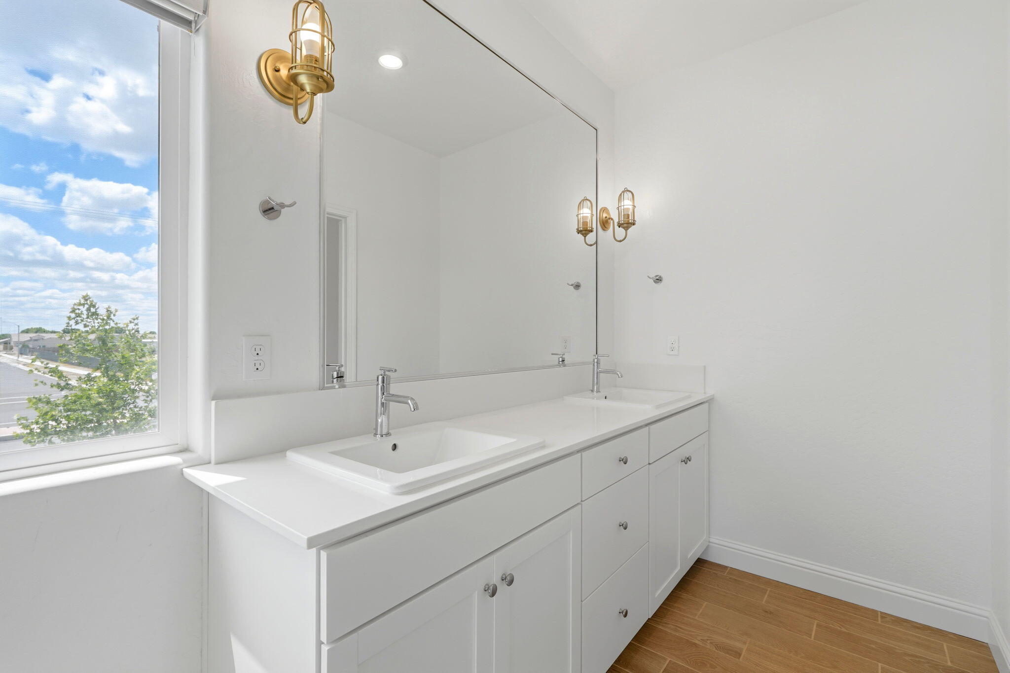 2429 W Claridge Way, Hanford, CA 93230