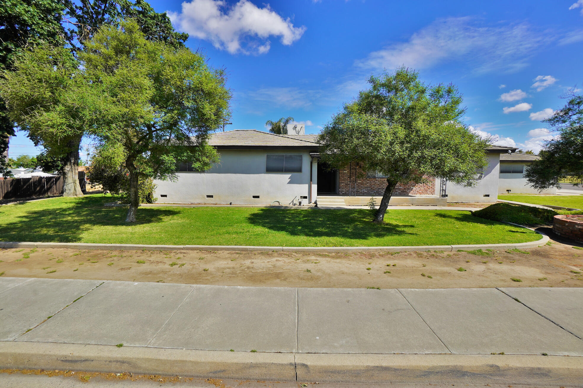 842 E Florinda St, Hanford, CA 93230