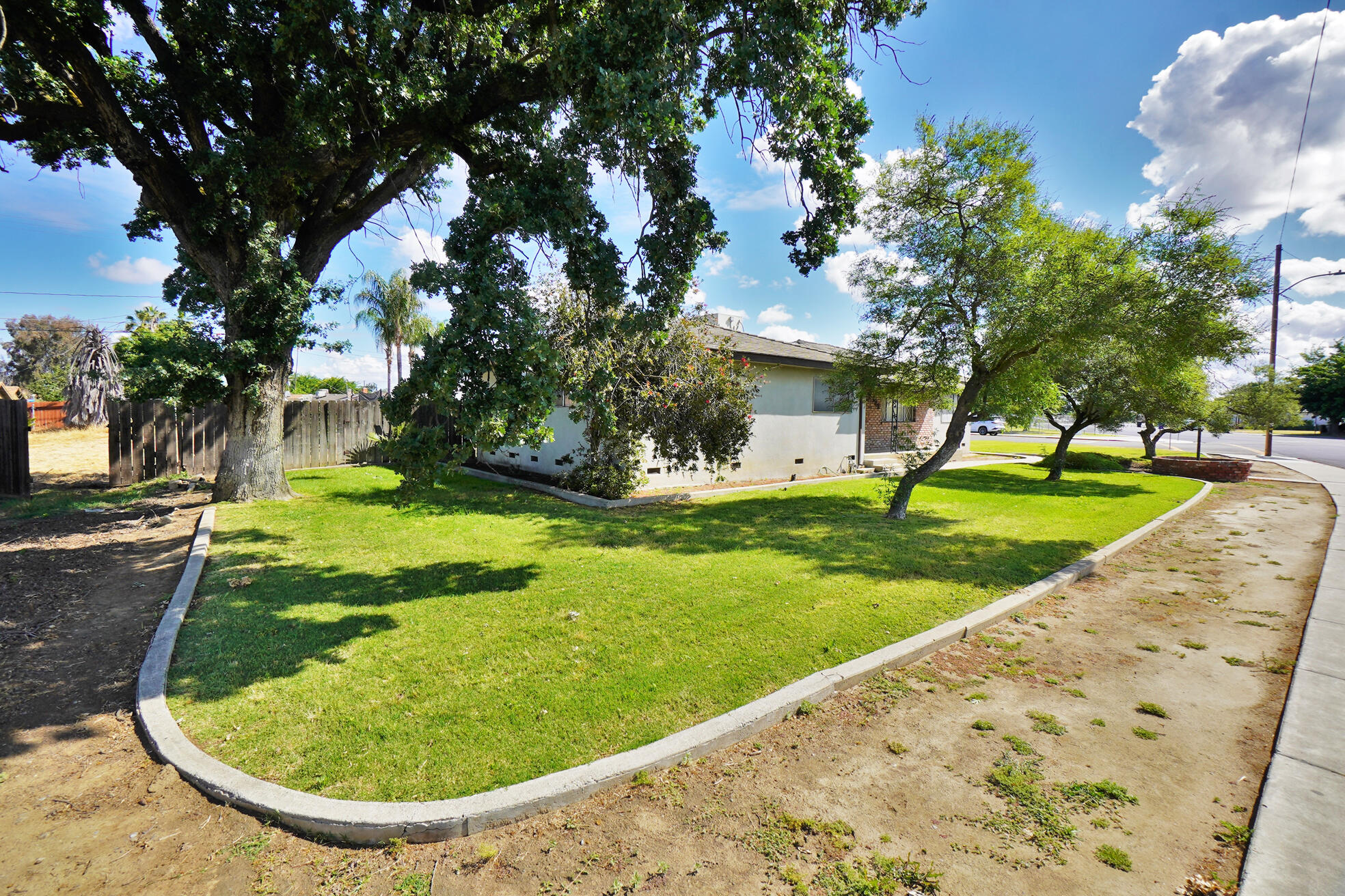 842 E Florinda St, Hanford, CA 93230