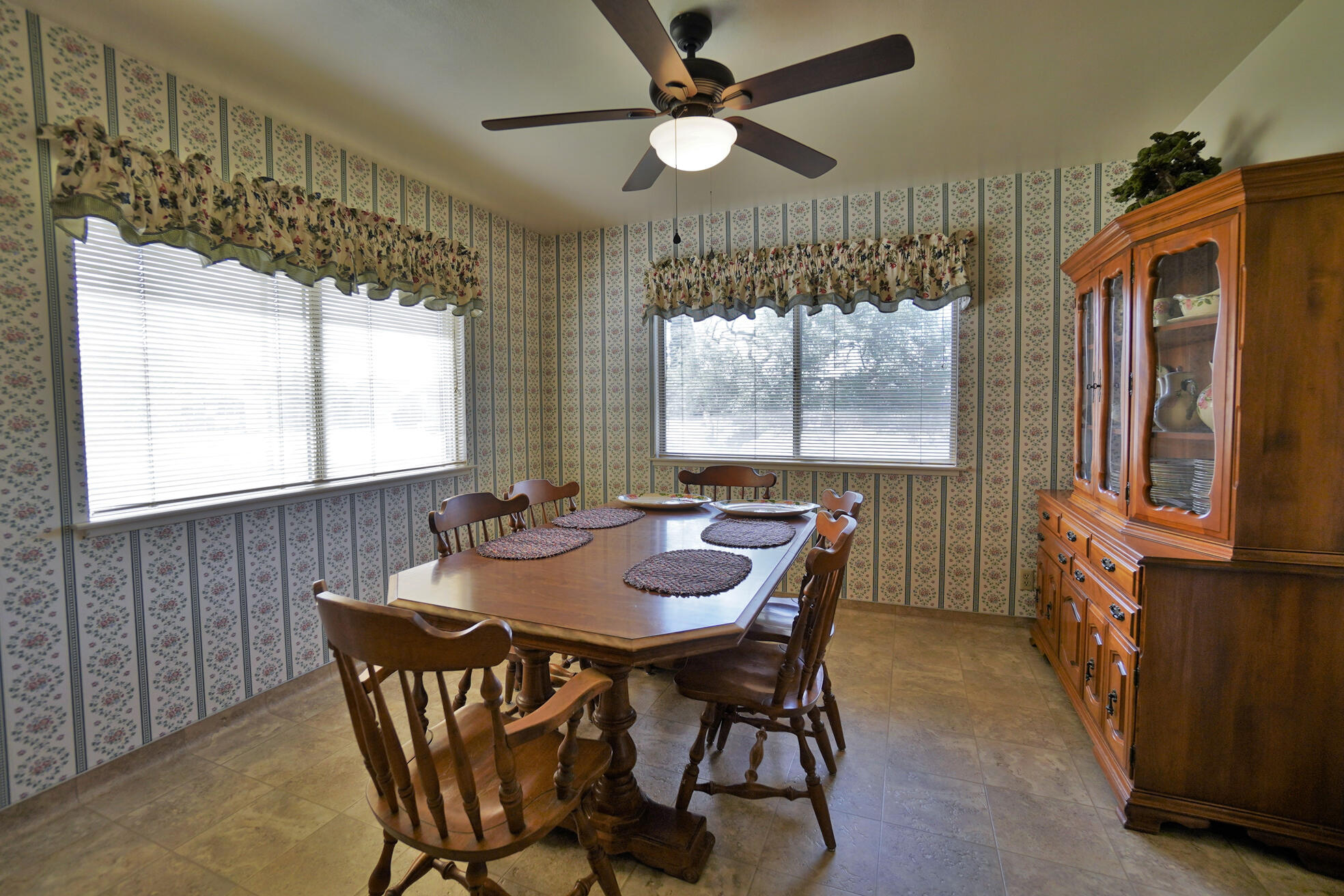 842 E Florinda St, Hanford, CA 93230