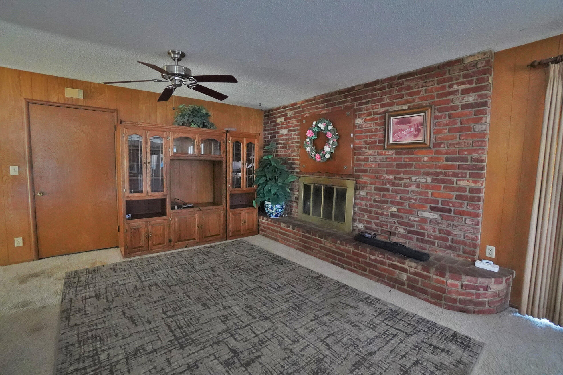 842 E Florinda St, Hanford, CA 93230