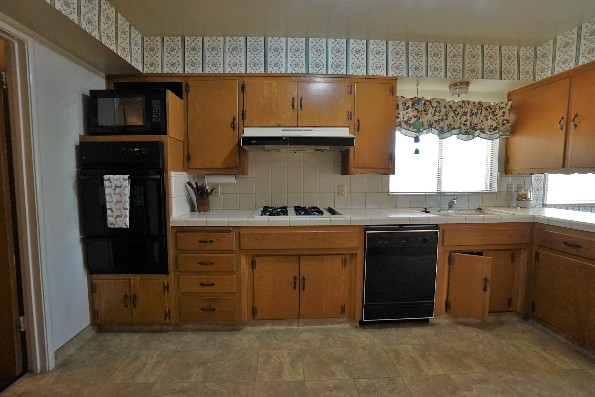 842 E Florinda St, Hanford, CA 93230