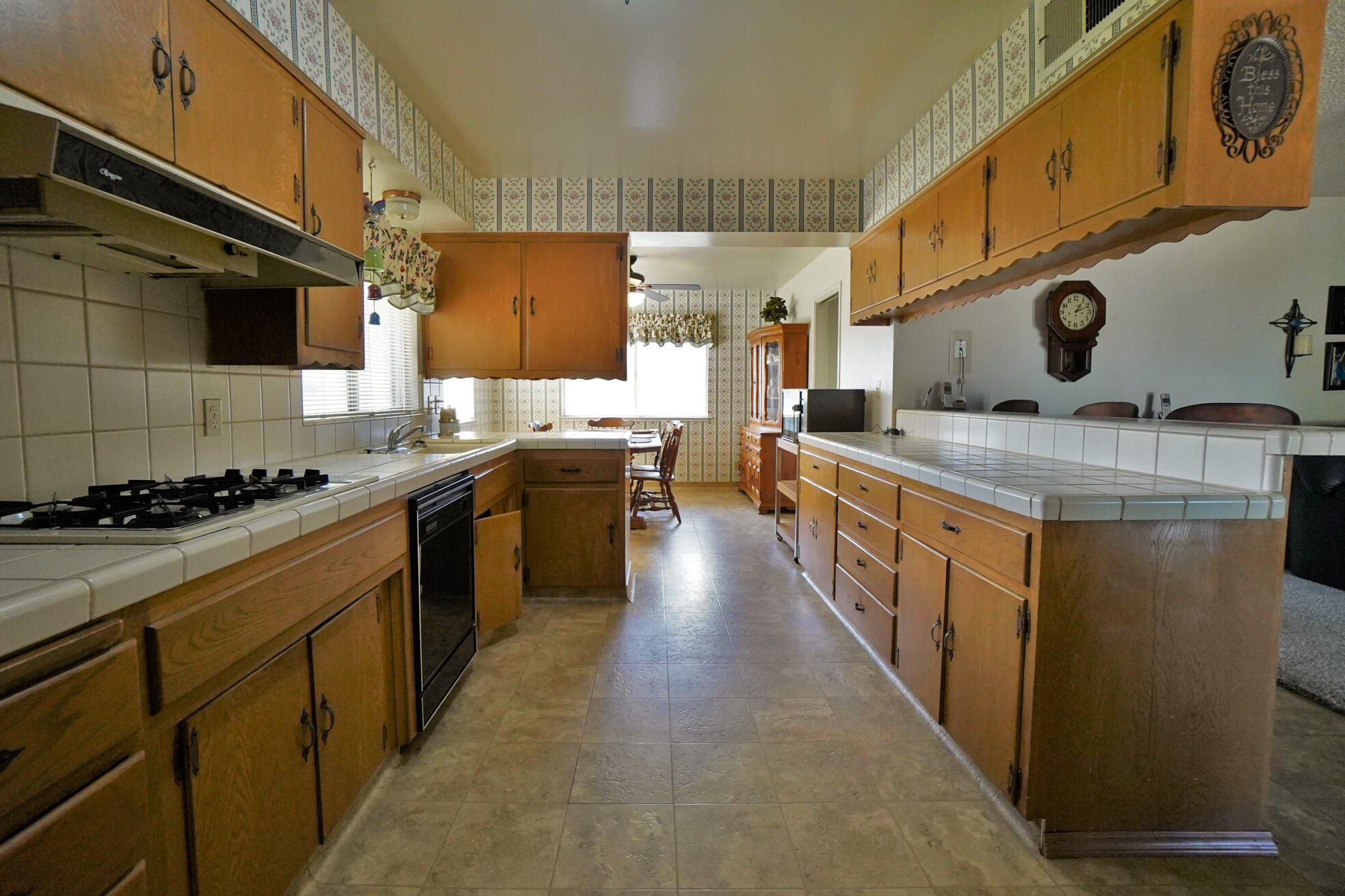 842 E Florinda St, Hanford, CA 93230