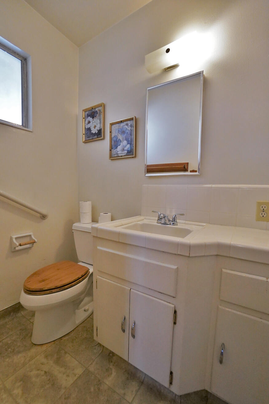 842 E Florinda St, Hanford, CA 93230