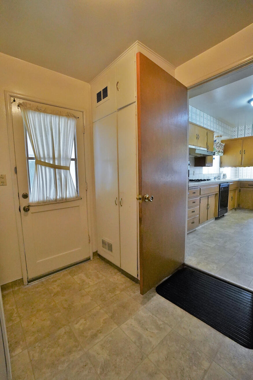 842 E Florinda St, Hanford, CA 93230