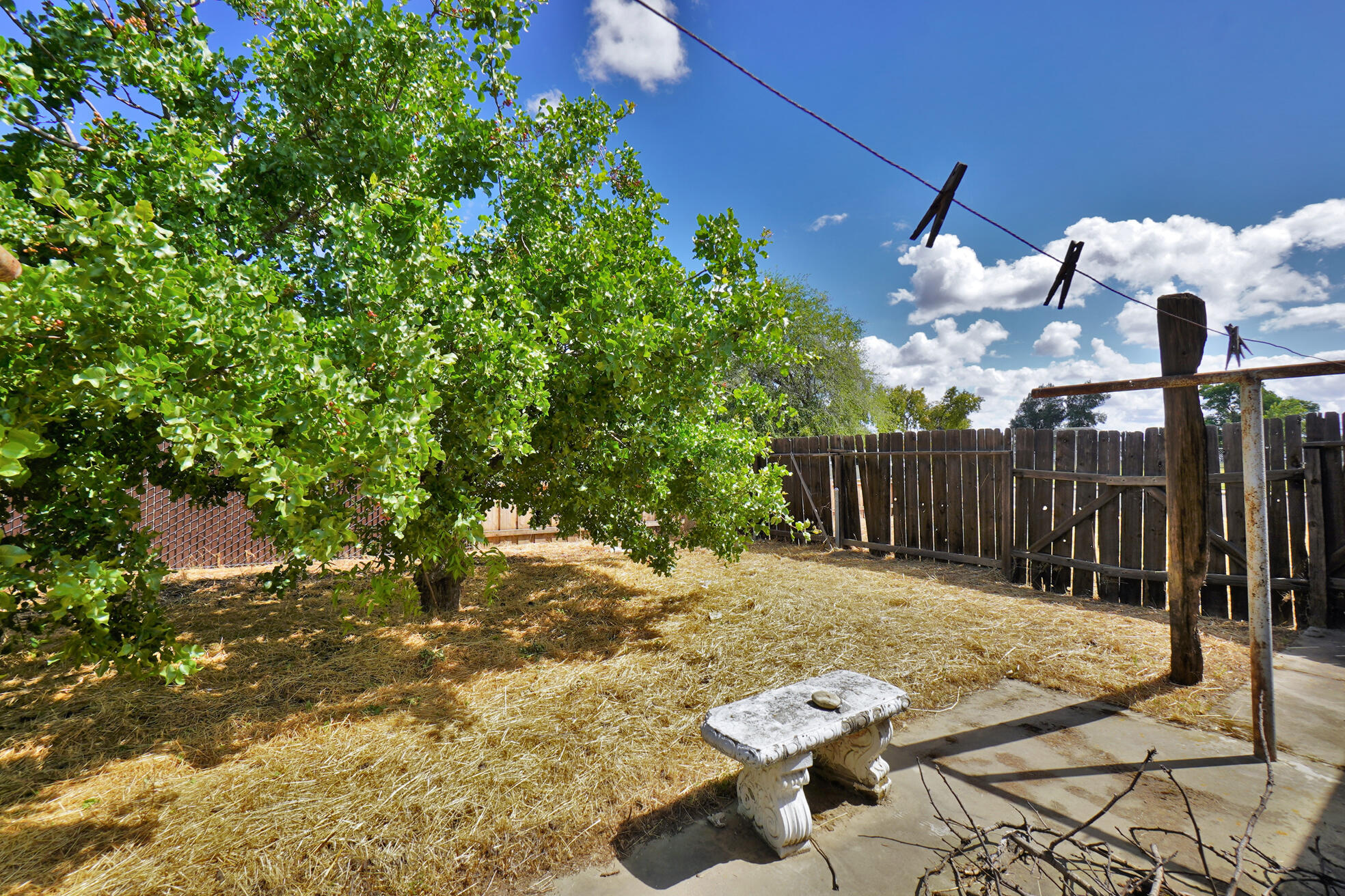 842 E Florinda St, Hanford, CA 93230