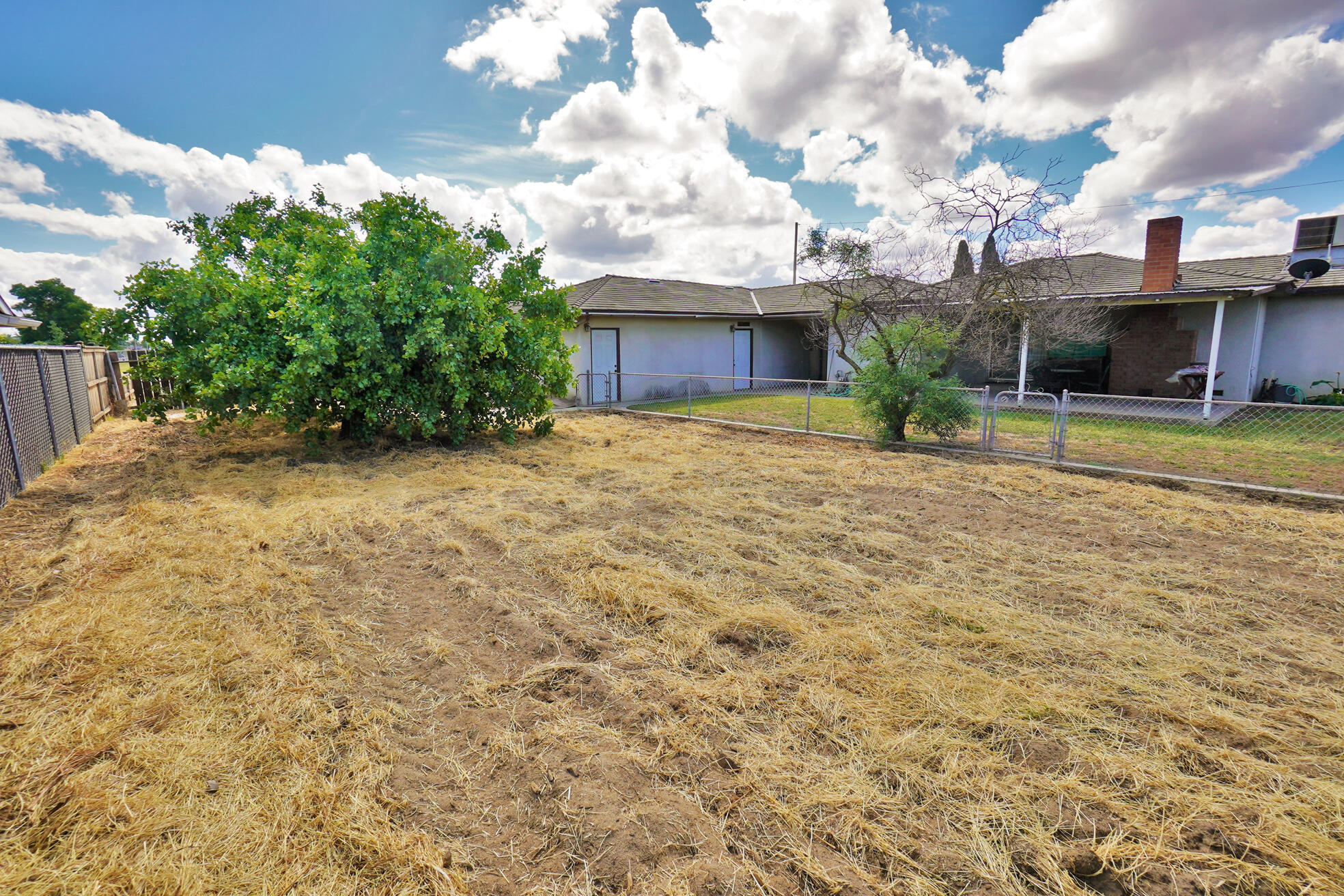 842 E Florinda St, Hanford, CA 93230