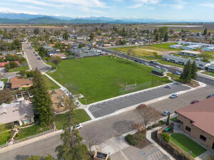 896 N Mariposa Ave, Visalia, CA 93292