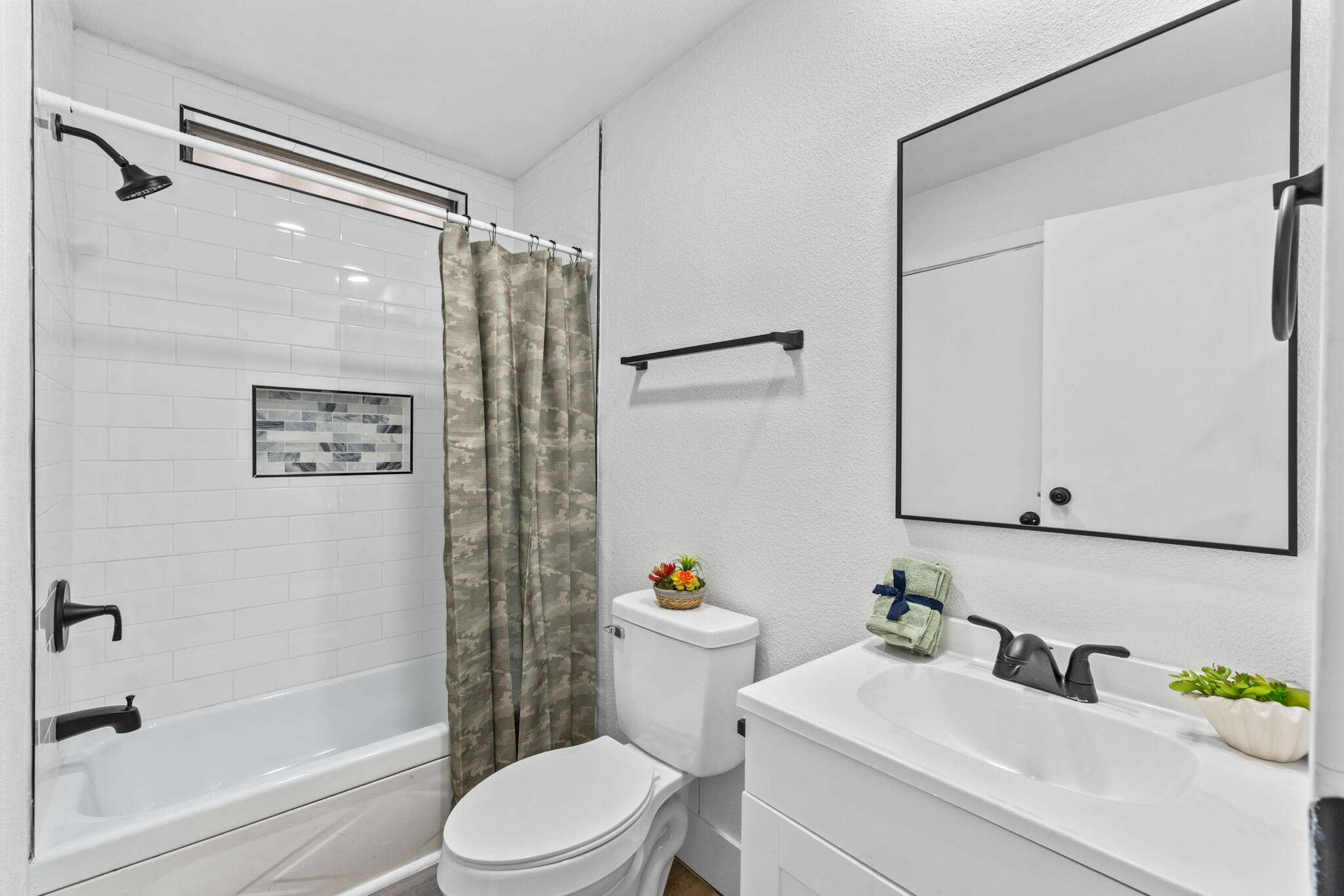 415 N Akers St, Visalia, CA 93291