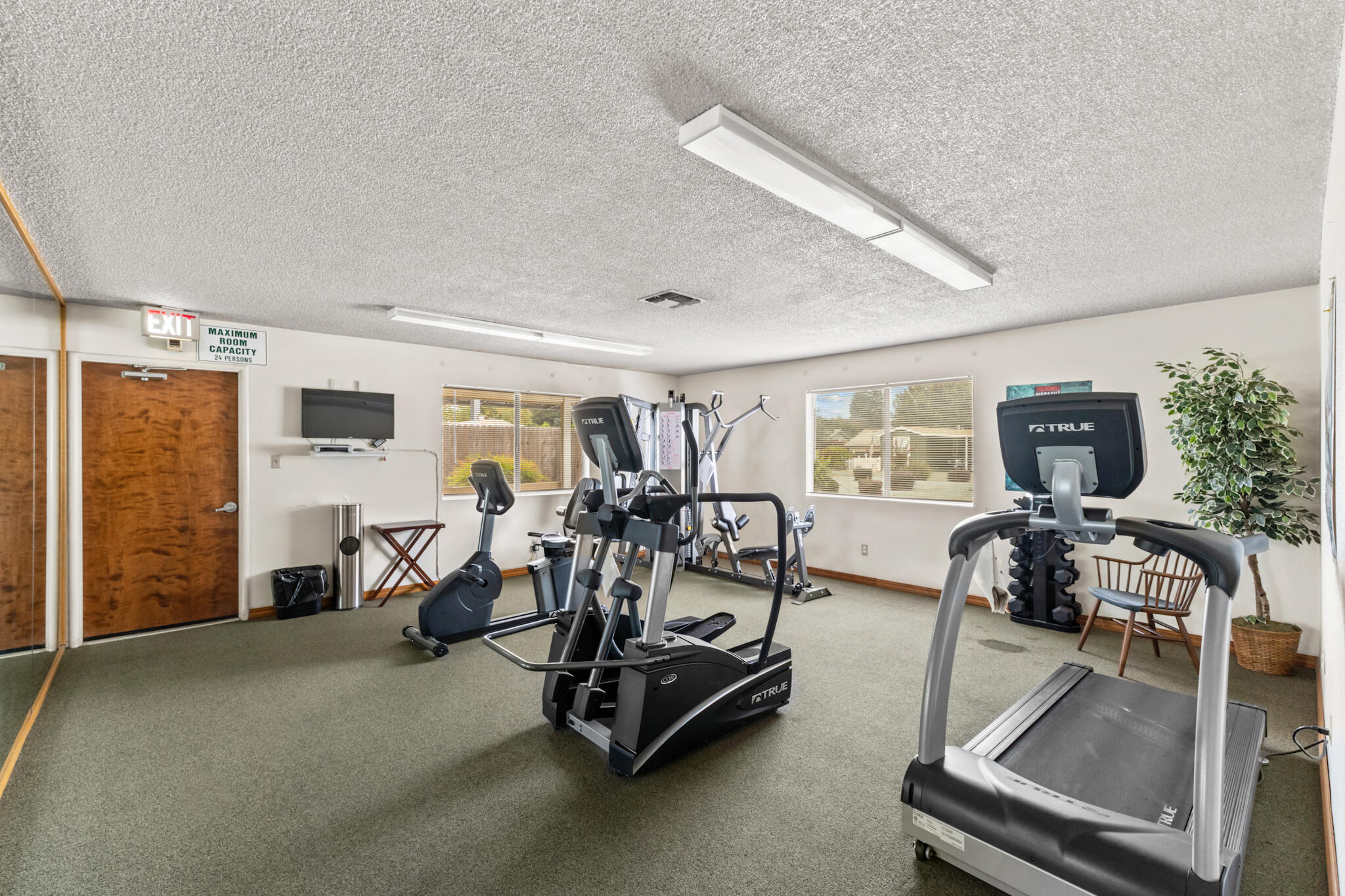 415 N Akers St, Visalia, CA 93291