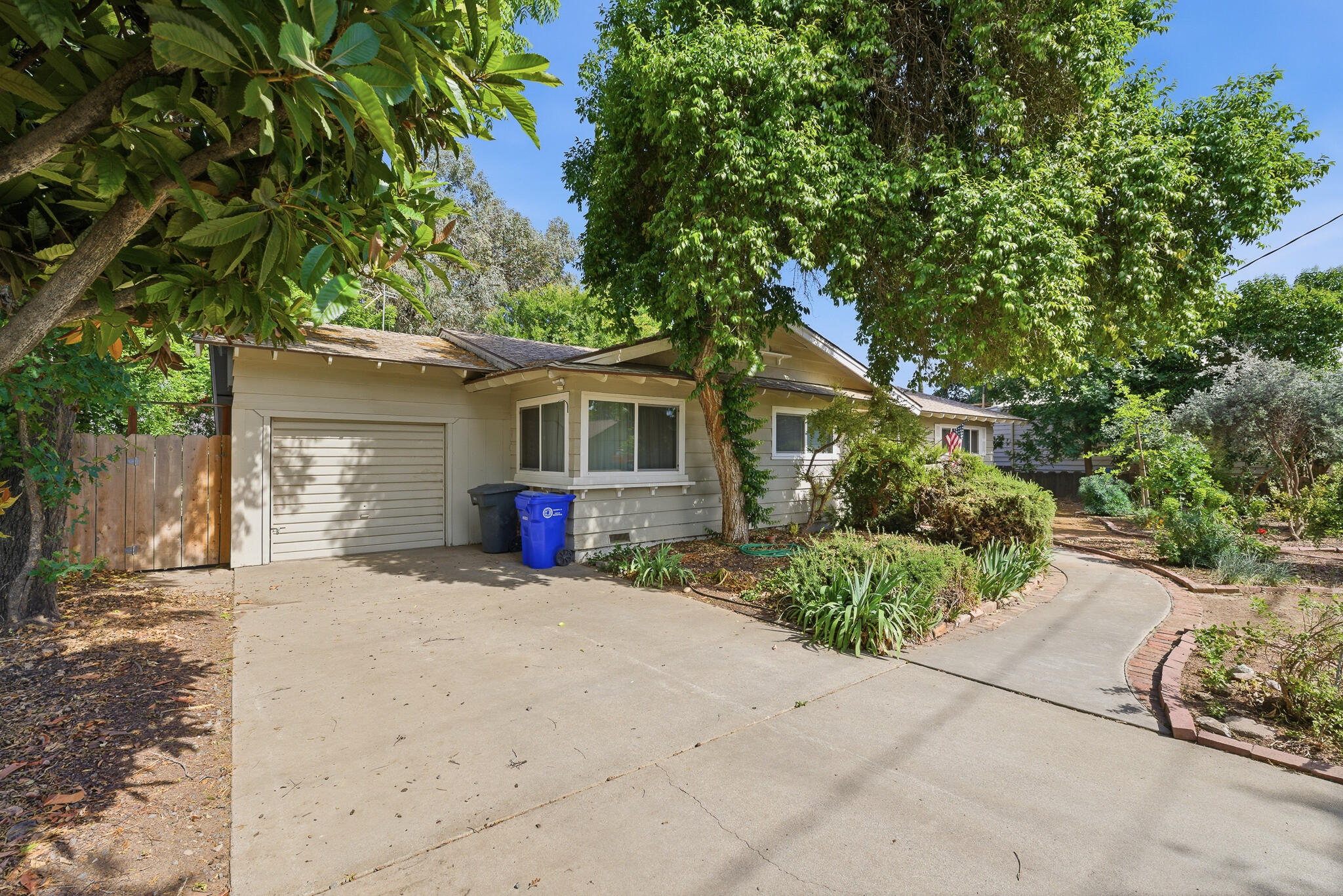 628 N G St, Porterville, CA 93257