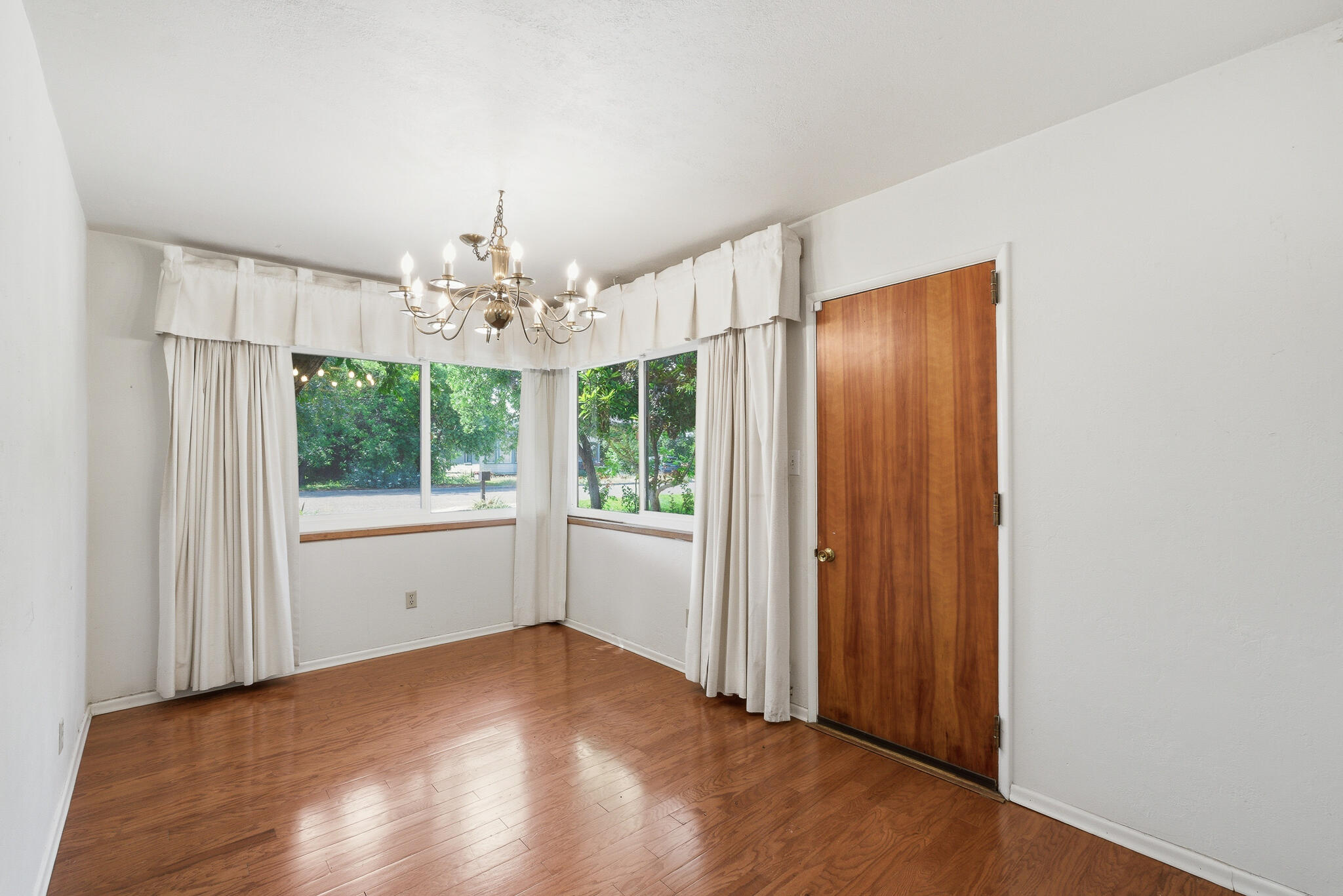 628 N G St, Porterville, CA 93257