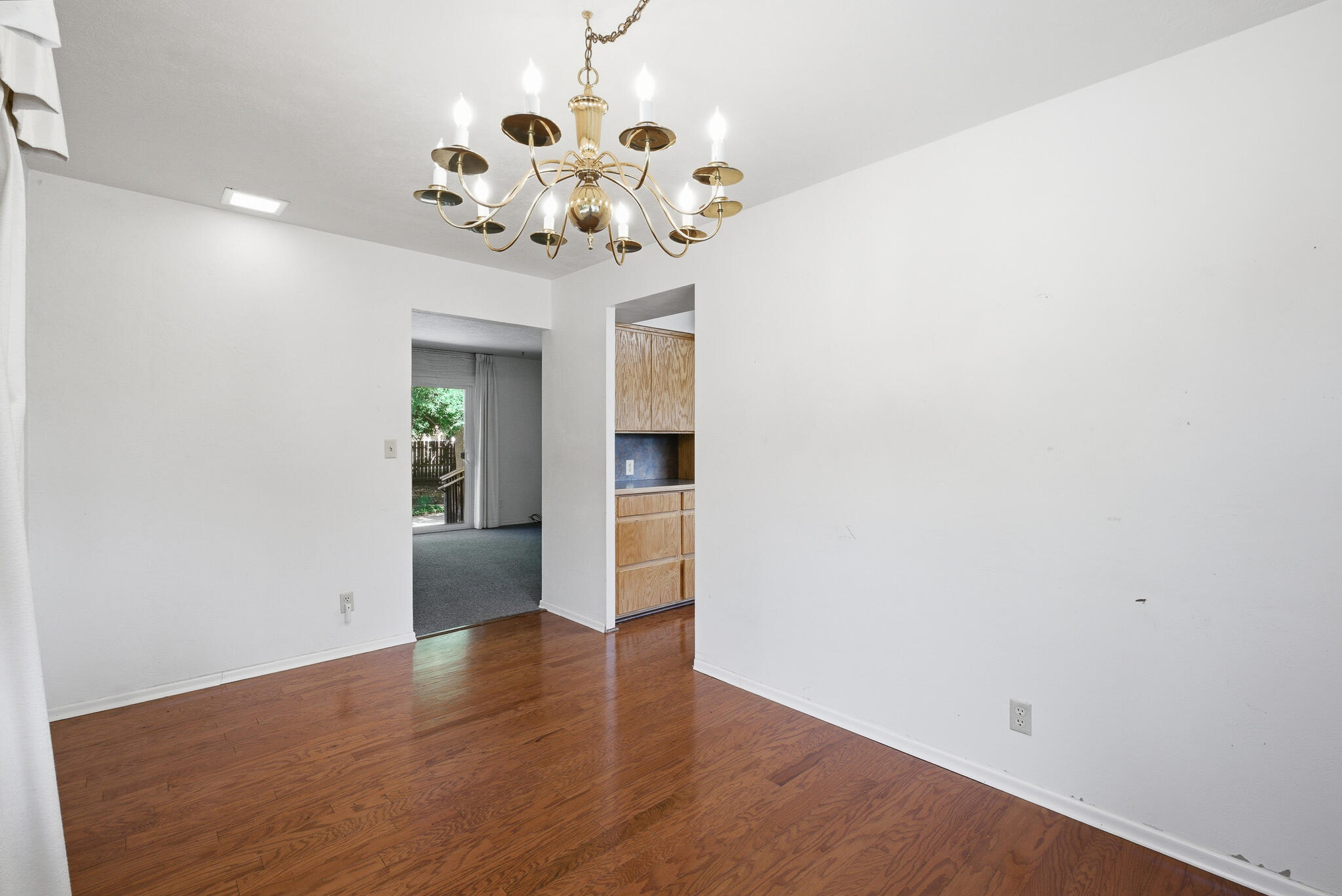 628 N G St, Porterville, CA 93257