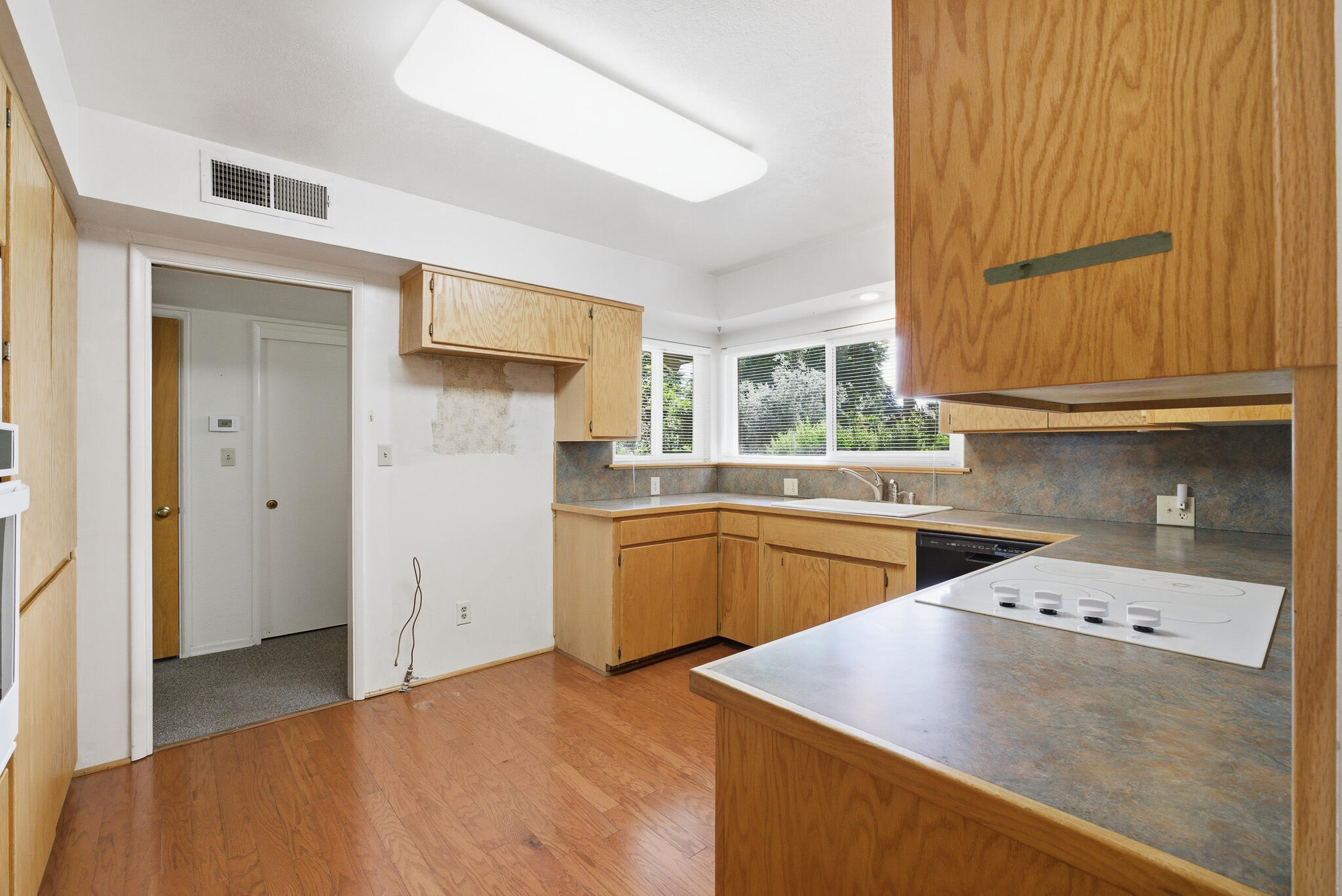 628 N G St, Porterville, CA 93257