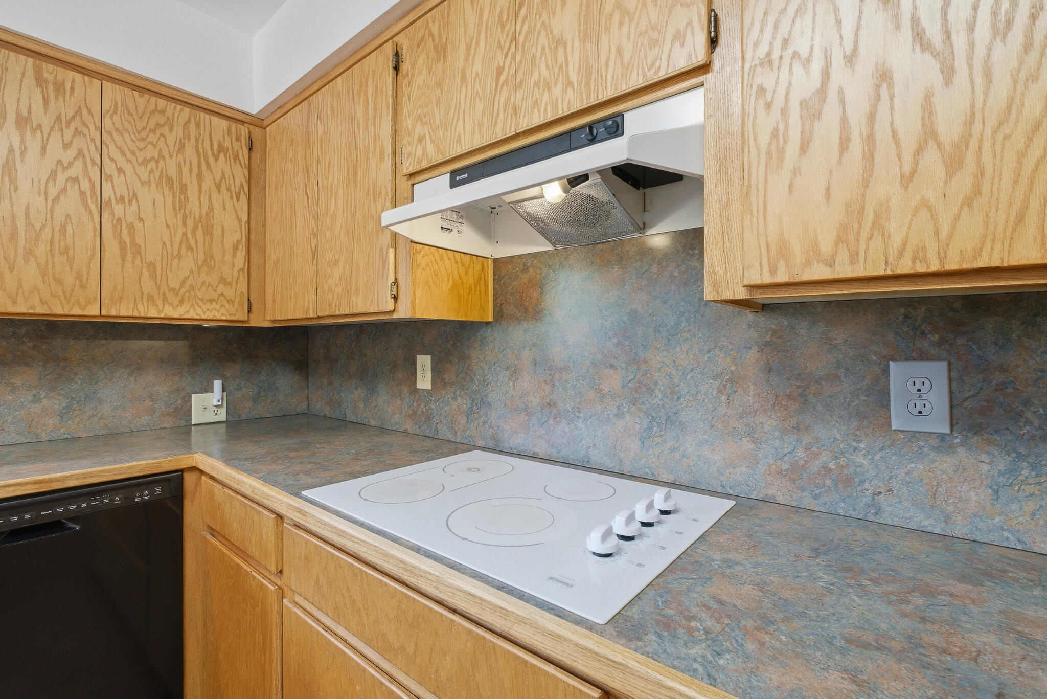 628 N G St, Porterville, CA 93257