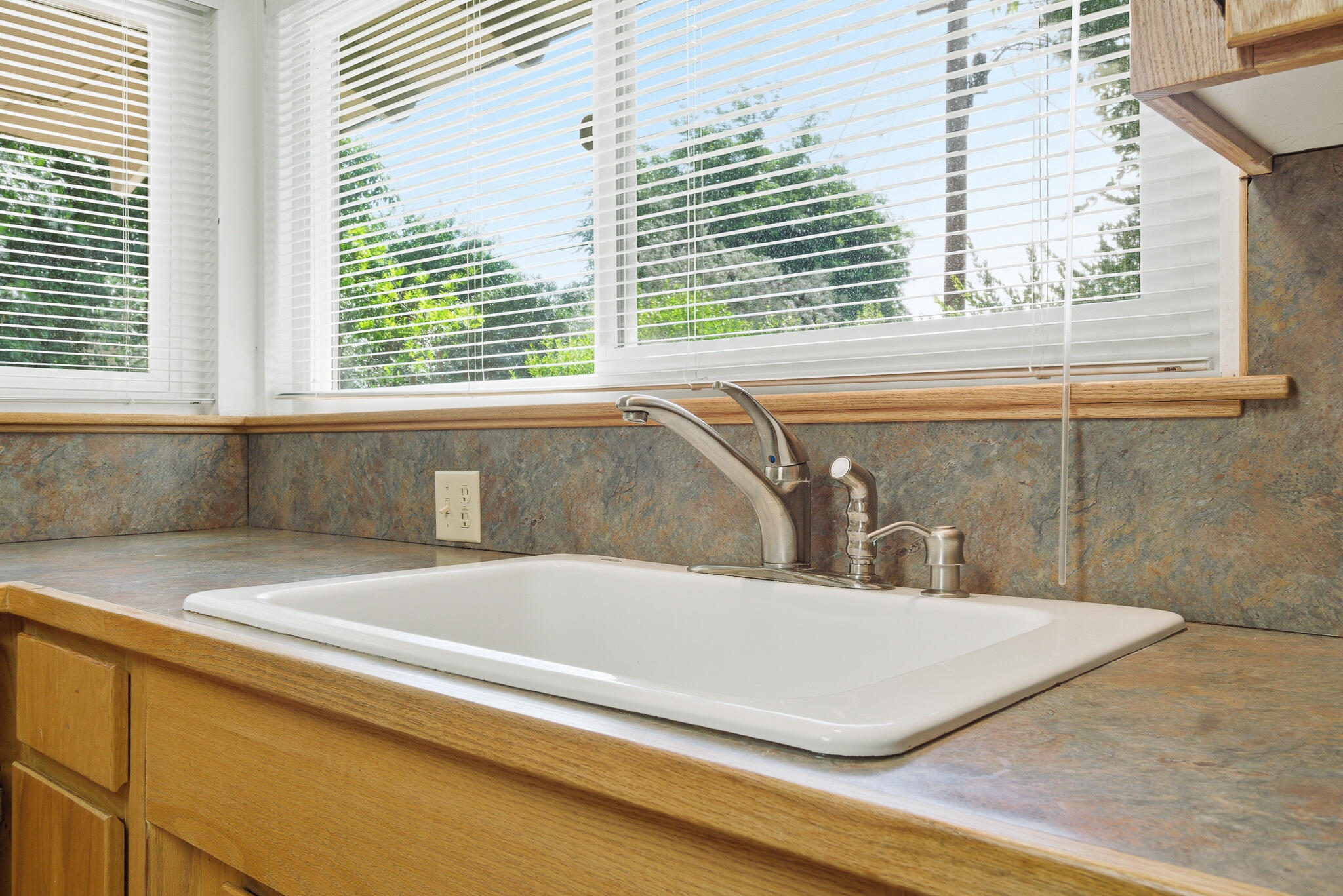 628 N G St, Porterville, CA 93257