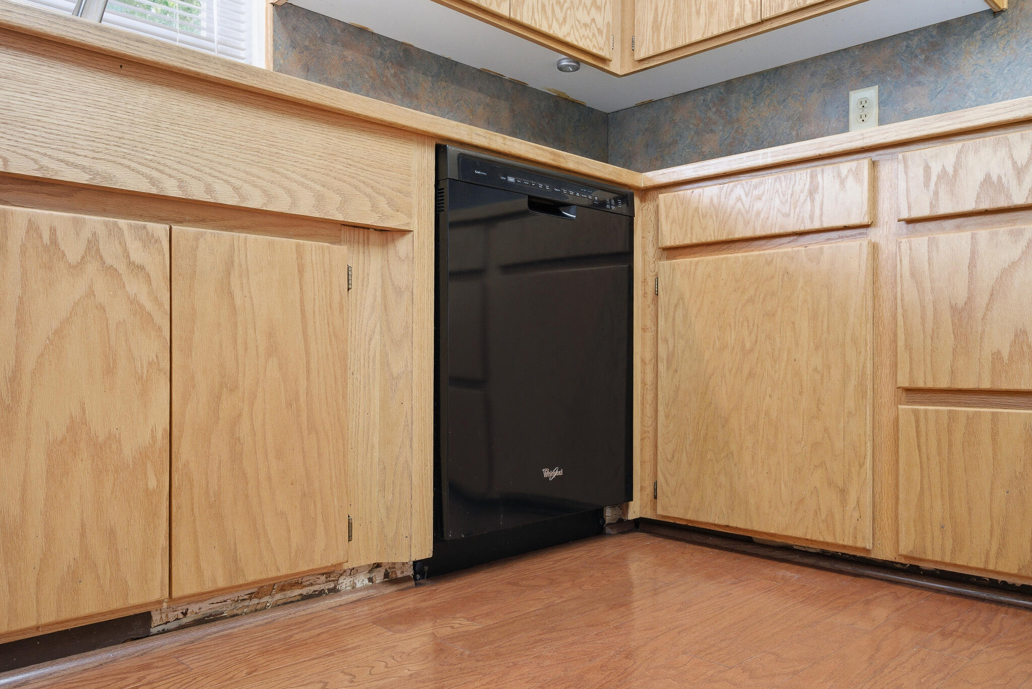 628 N G St, Porterville, CA 93257