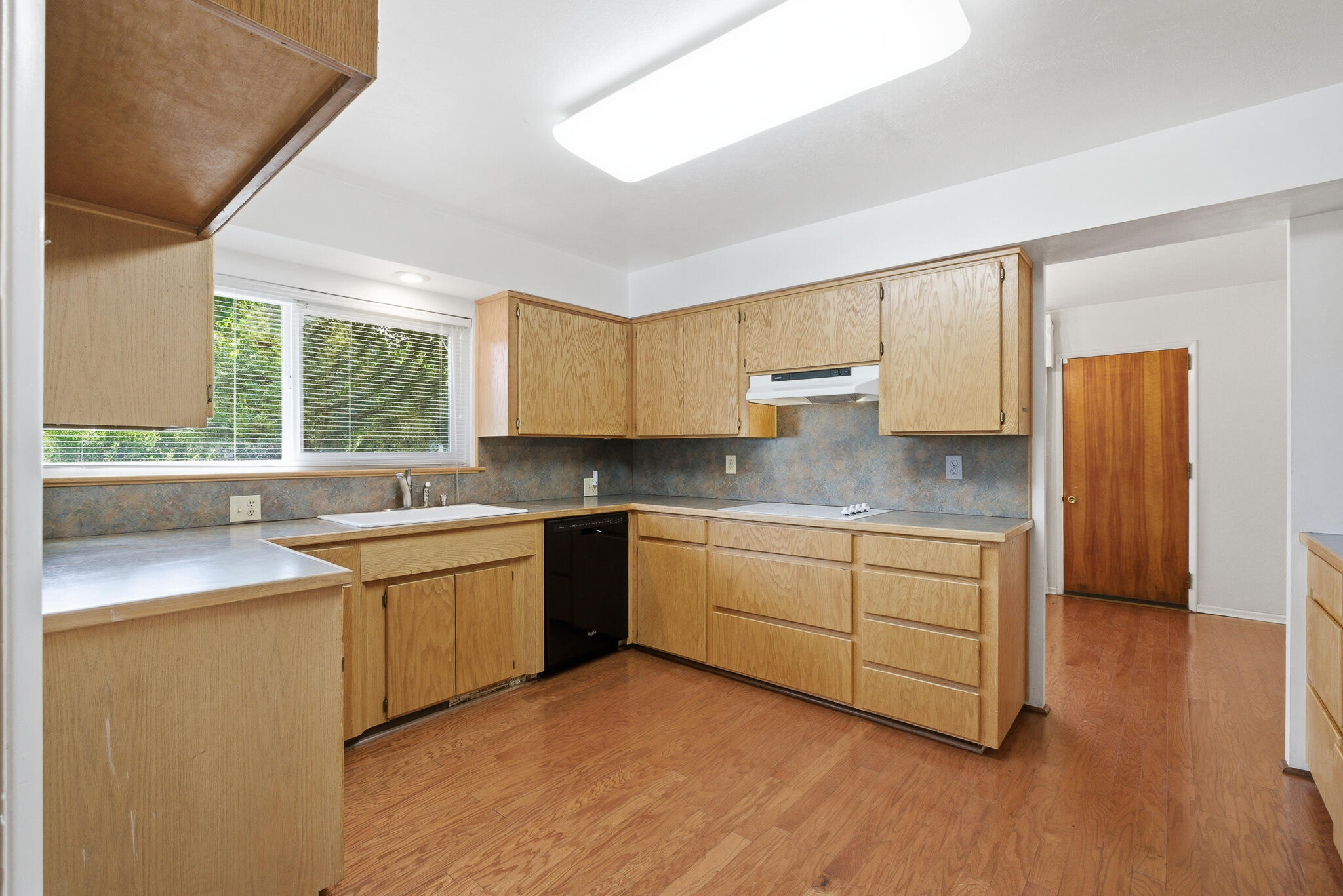 628 N G St, Porterville, CA 93257