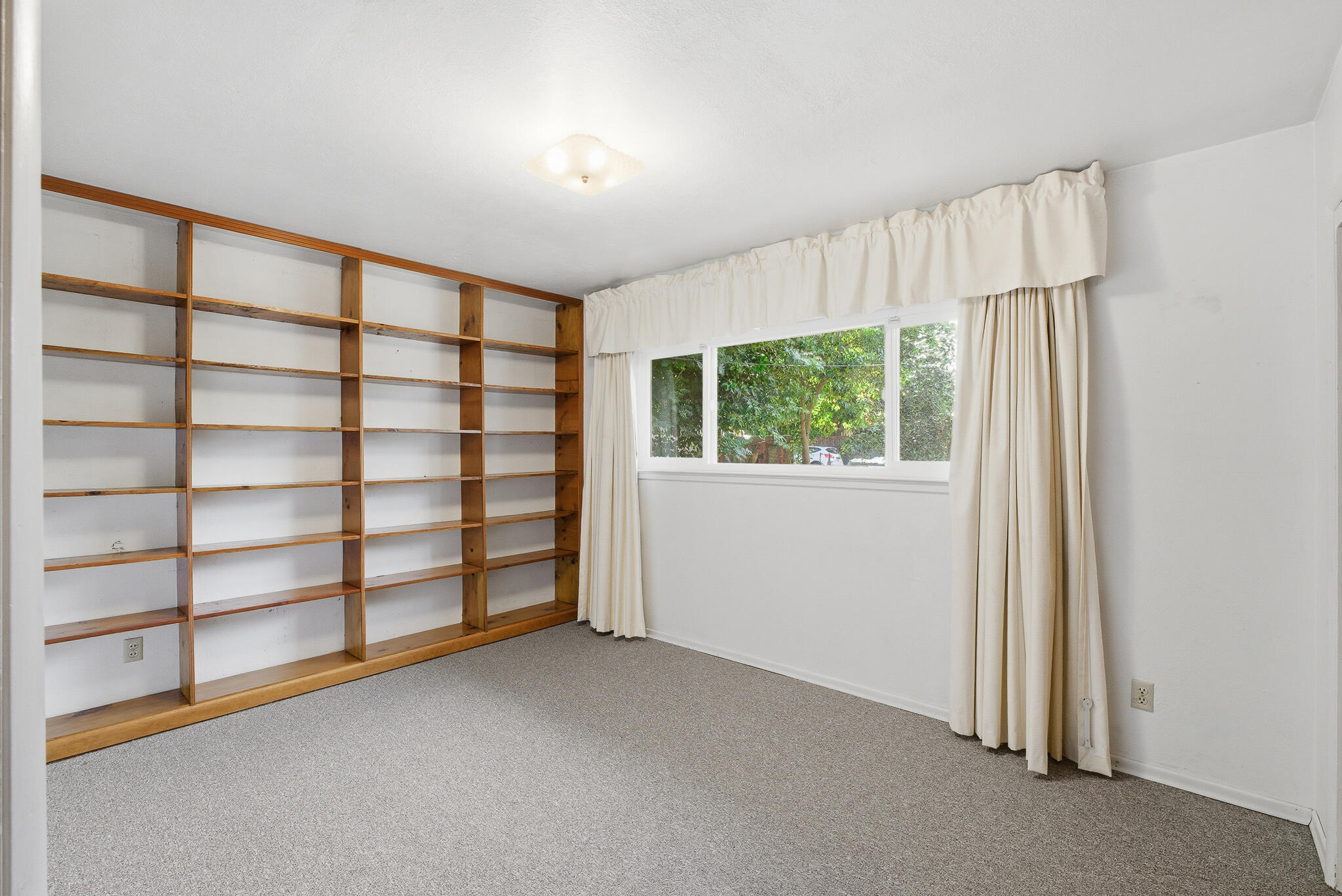 628 N G St, Porterville, CA 93257