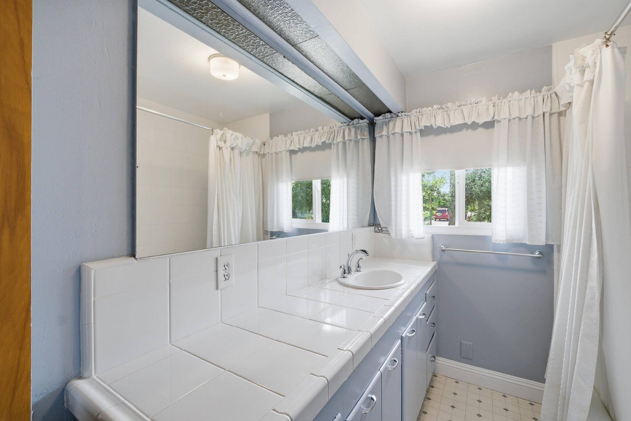 628 N G St, Porterville, CA 93257