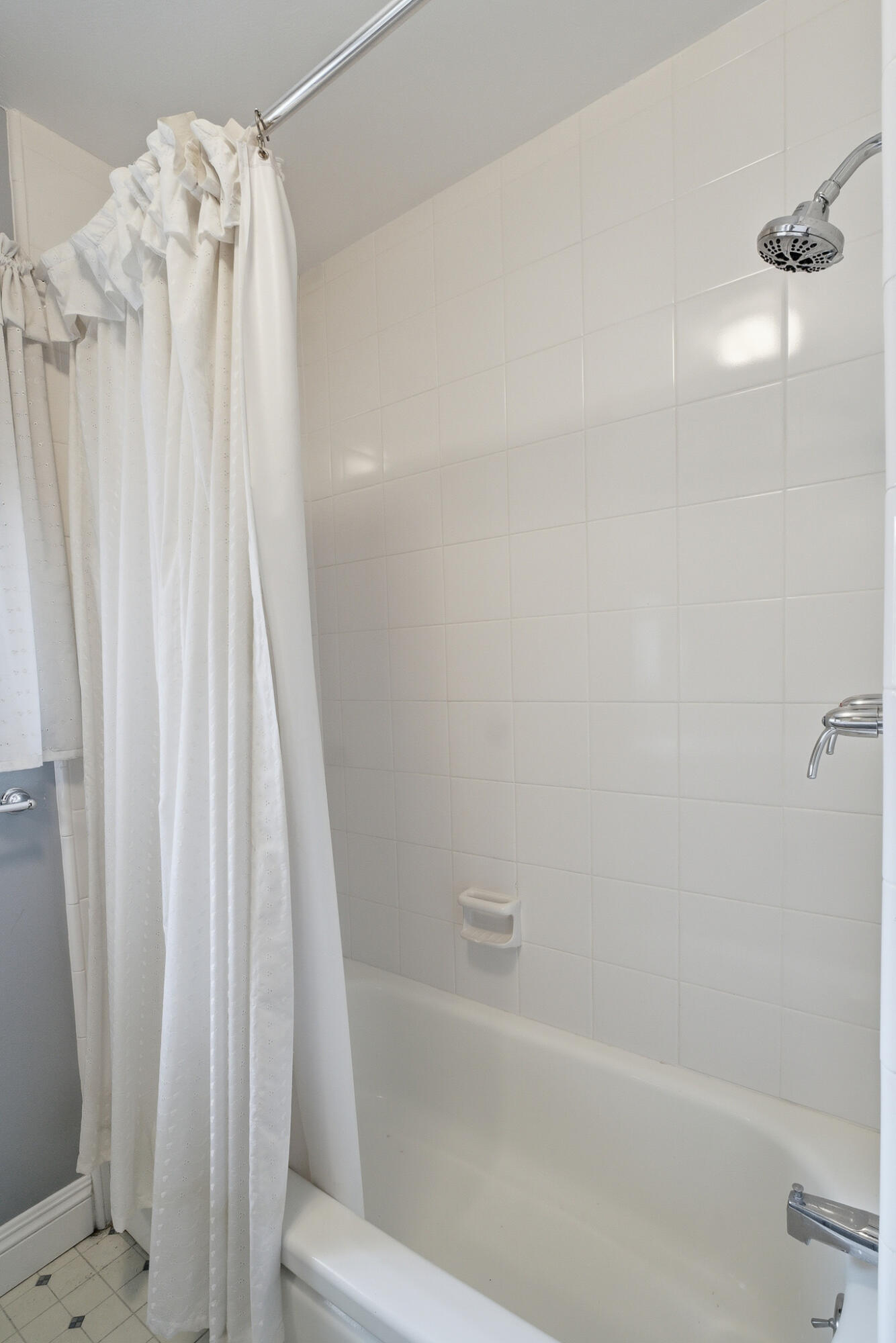 628 N G St, Porterville, CA 93257