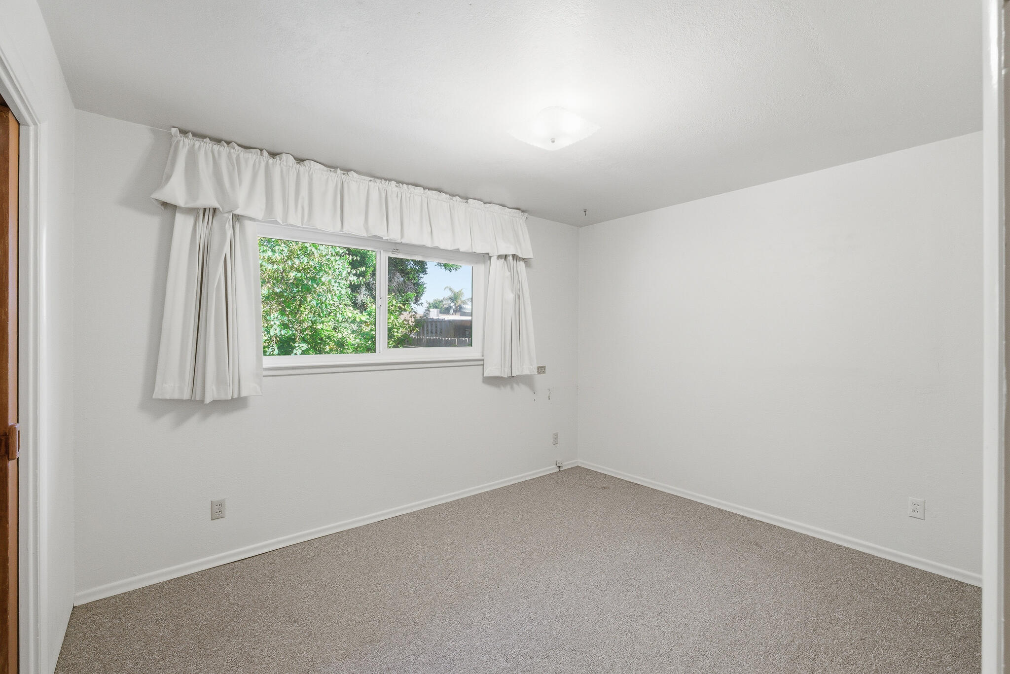 628 N G St, Porterville, CA 93257