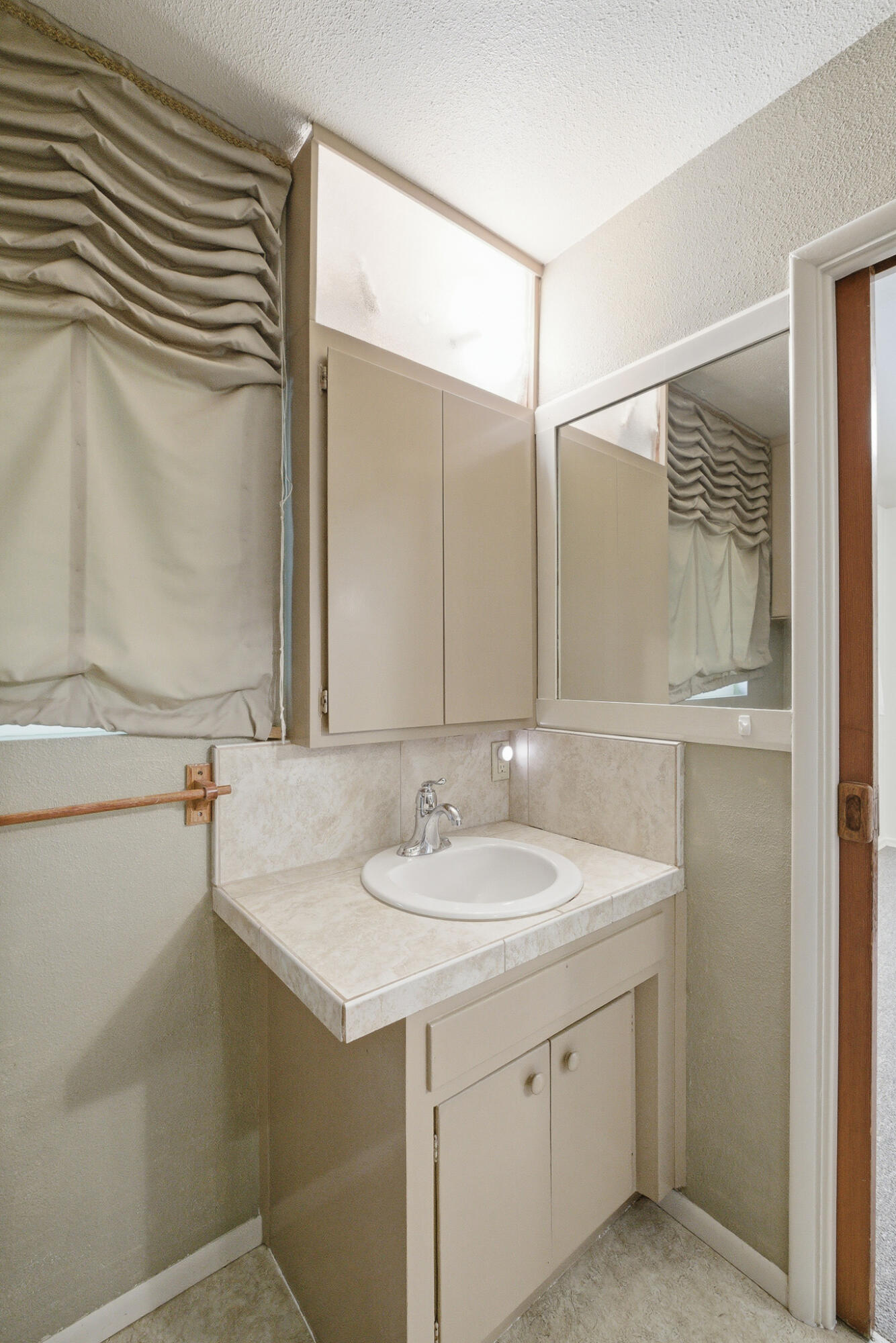 628 N G St, Porterville, CA 93257