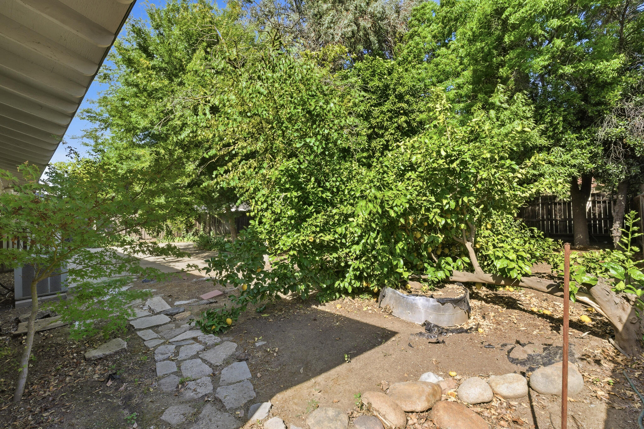 628 N G St, Porterville, CA 93257