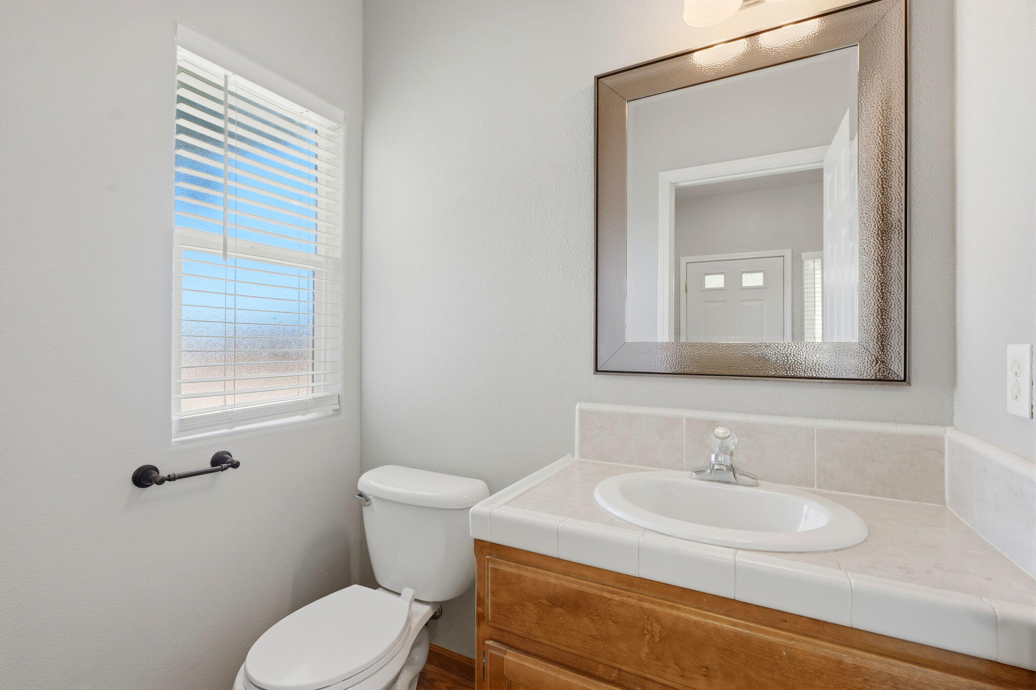 142 S Filbert Rd, Exeter, CA 93221