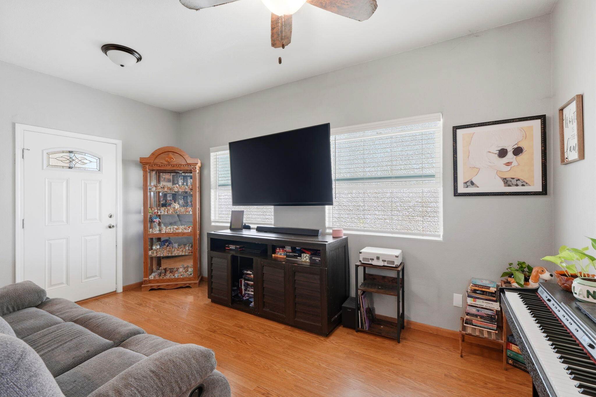 142 S Filbert Rd, Exeter, CA 93221