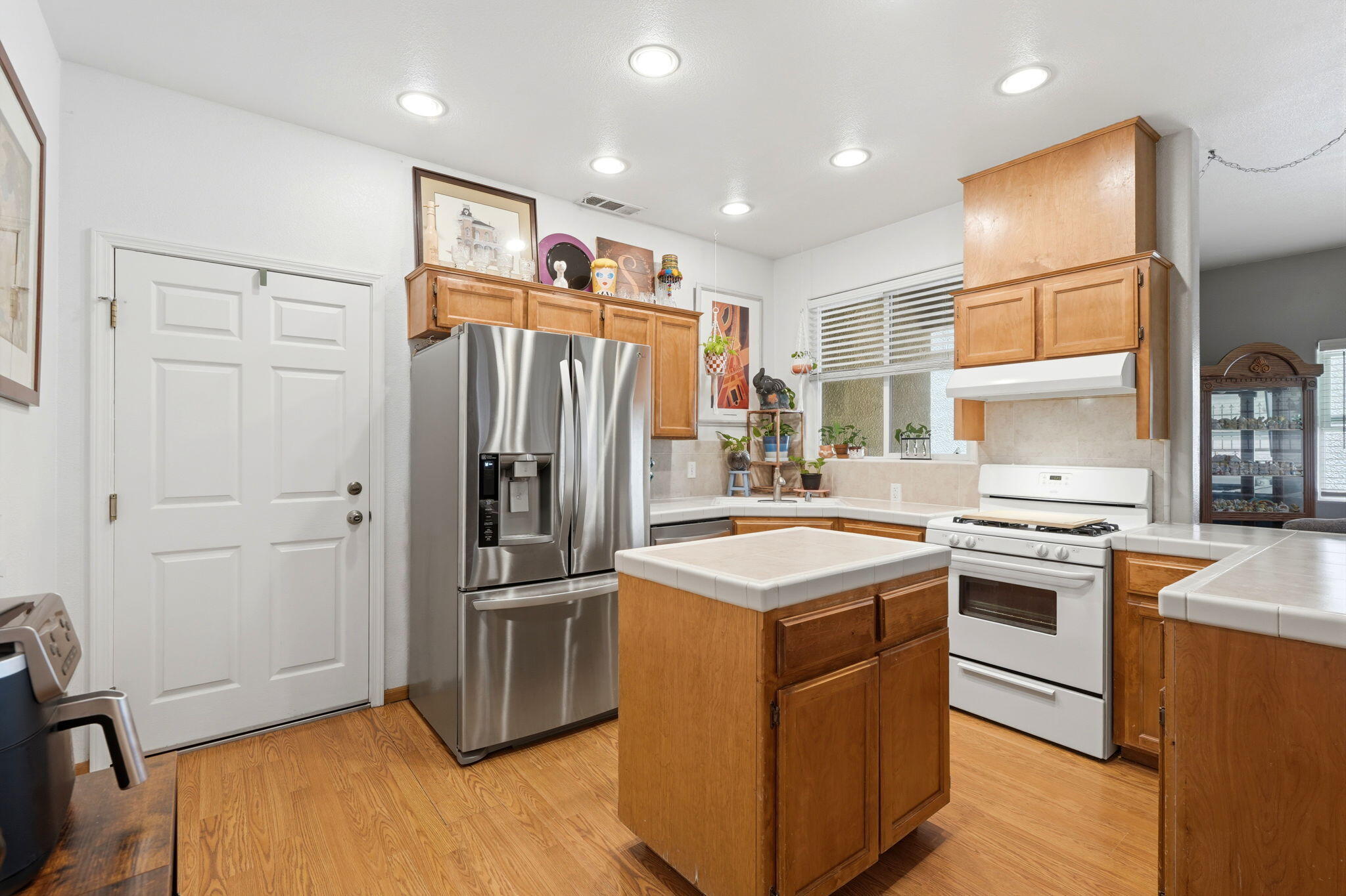 142 S Filbert Rd, Exeter, CA 93221