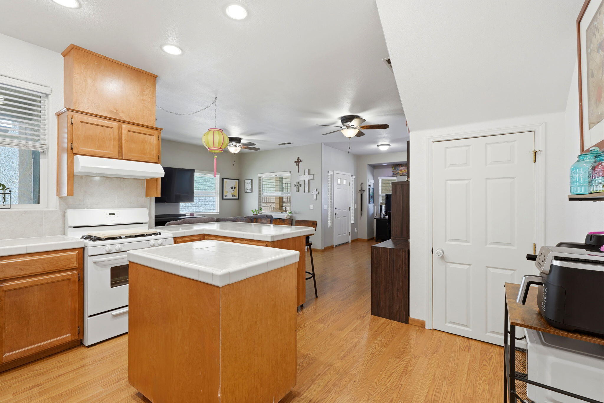 142 S Filbert Rd, Exeter, CA 93221