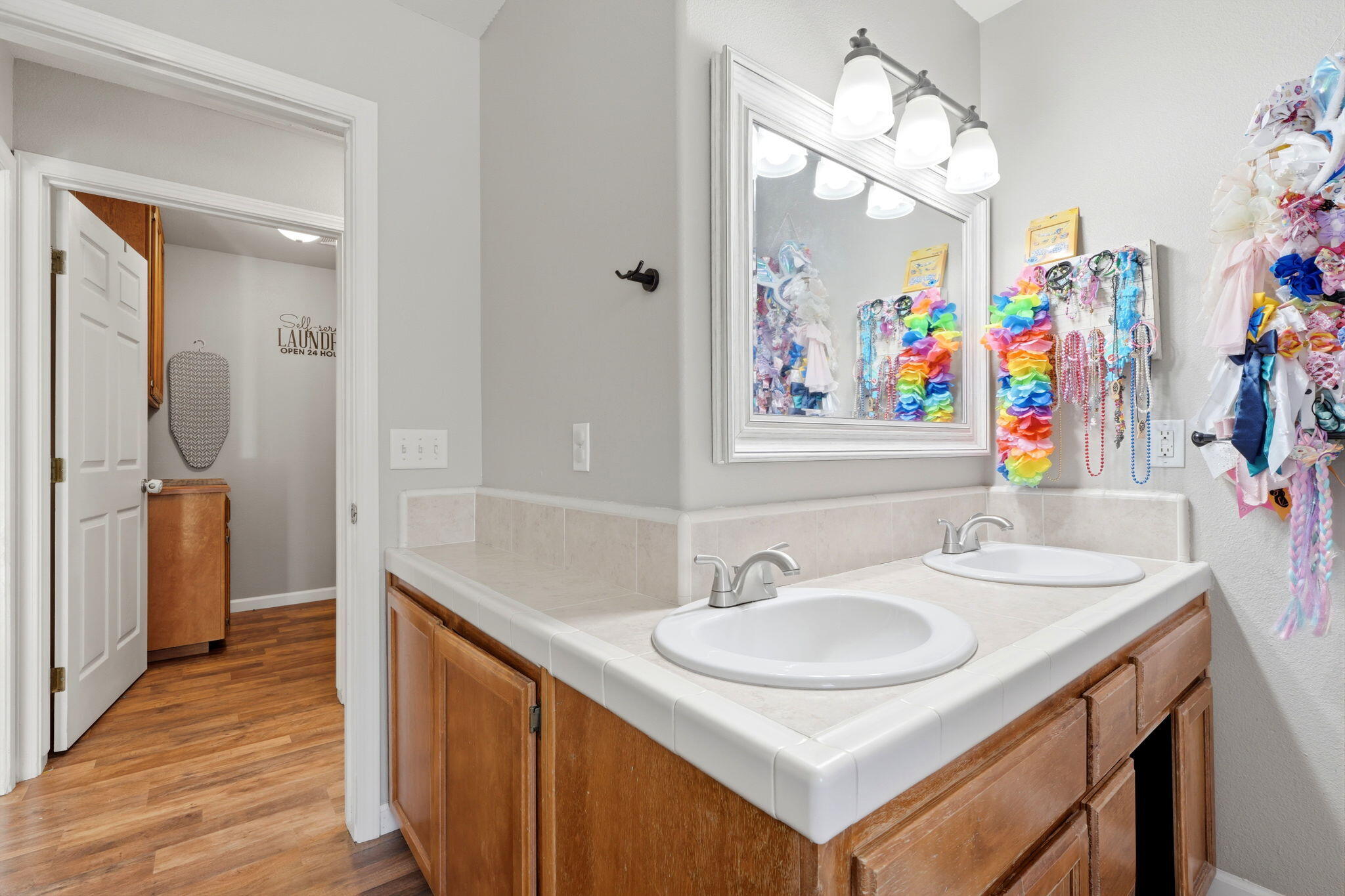 142 S Filbert Rd, Exeter, CA 93221