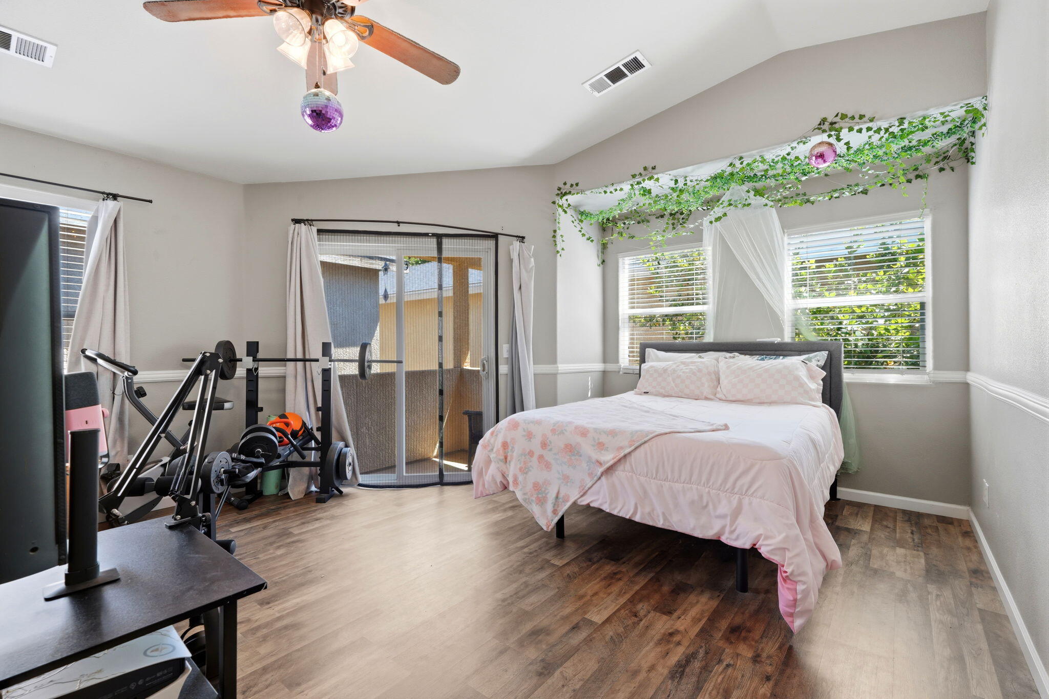 142 S Filbert Rd, Exeter, CA 93221