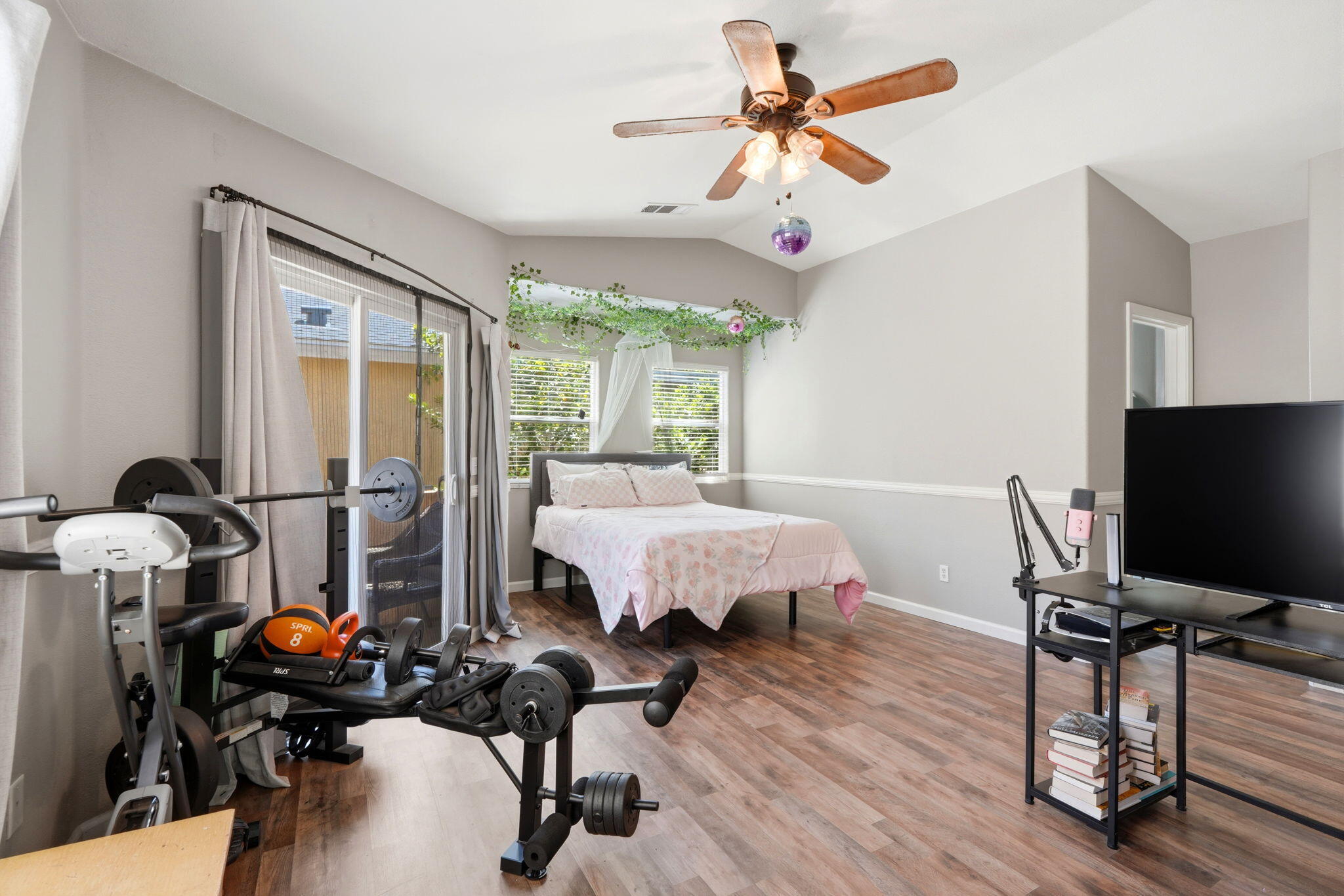 142 S Filbert Rd, Exeter, CA 93221