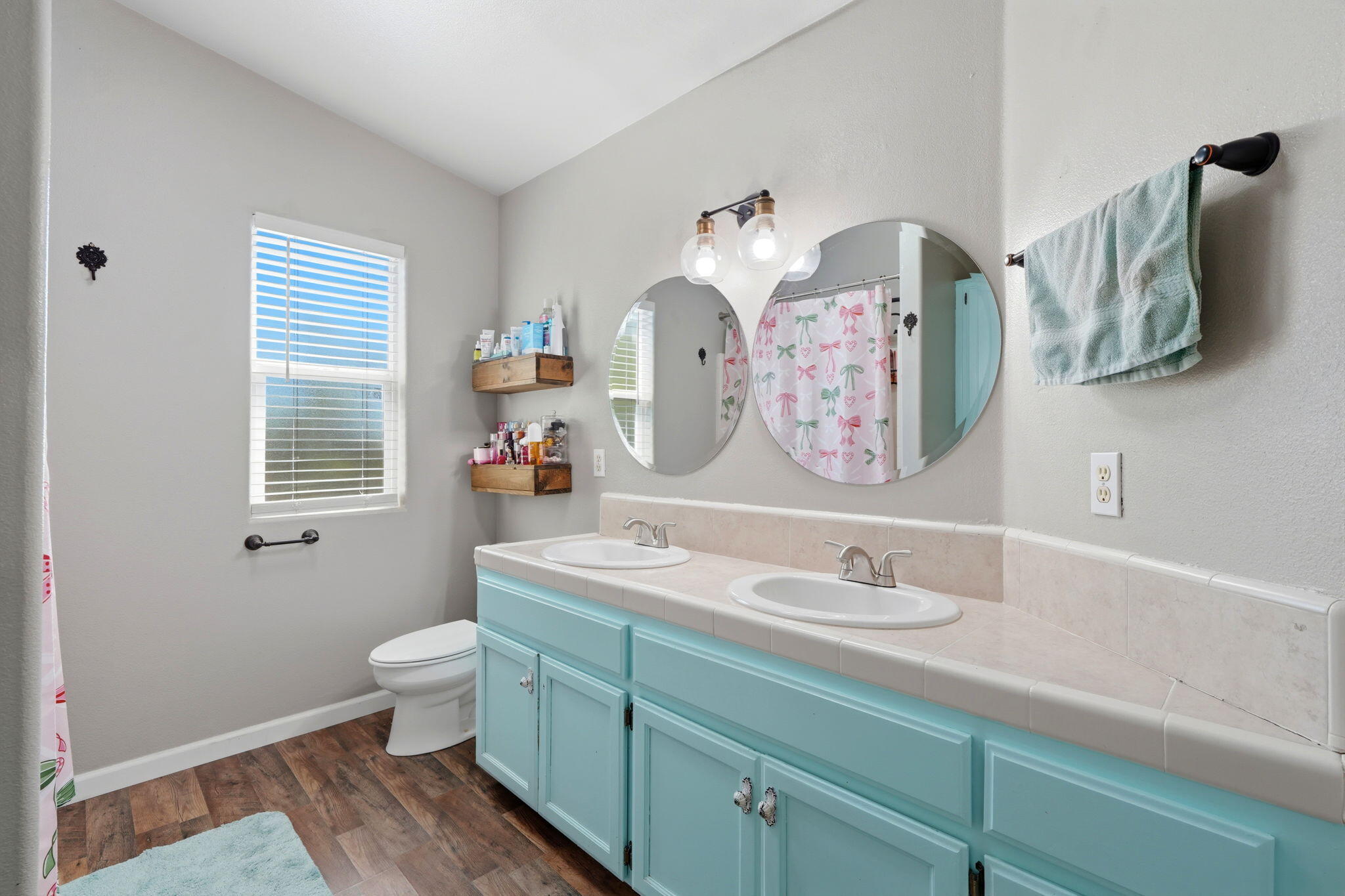 142 S Filbert Rd, Exeter, CA 93221