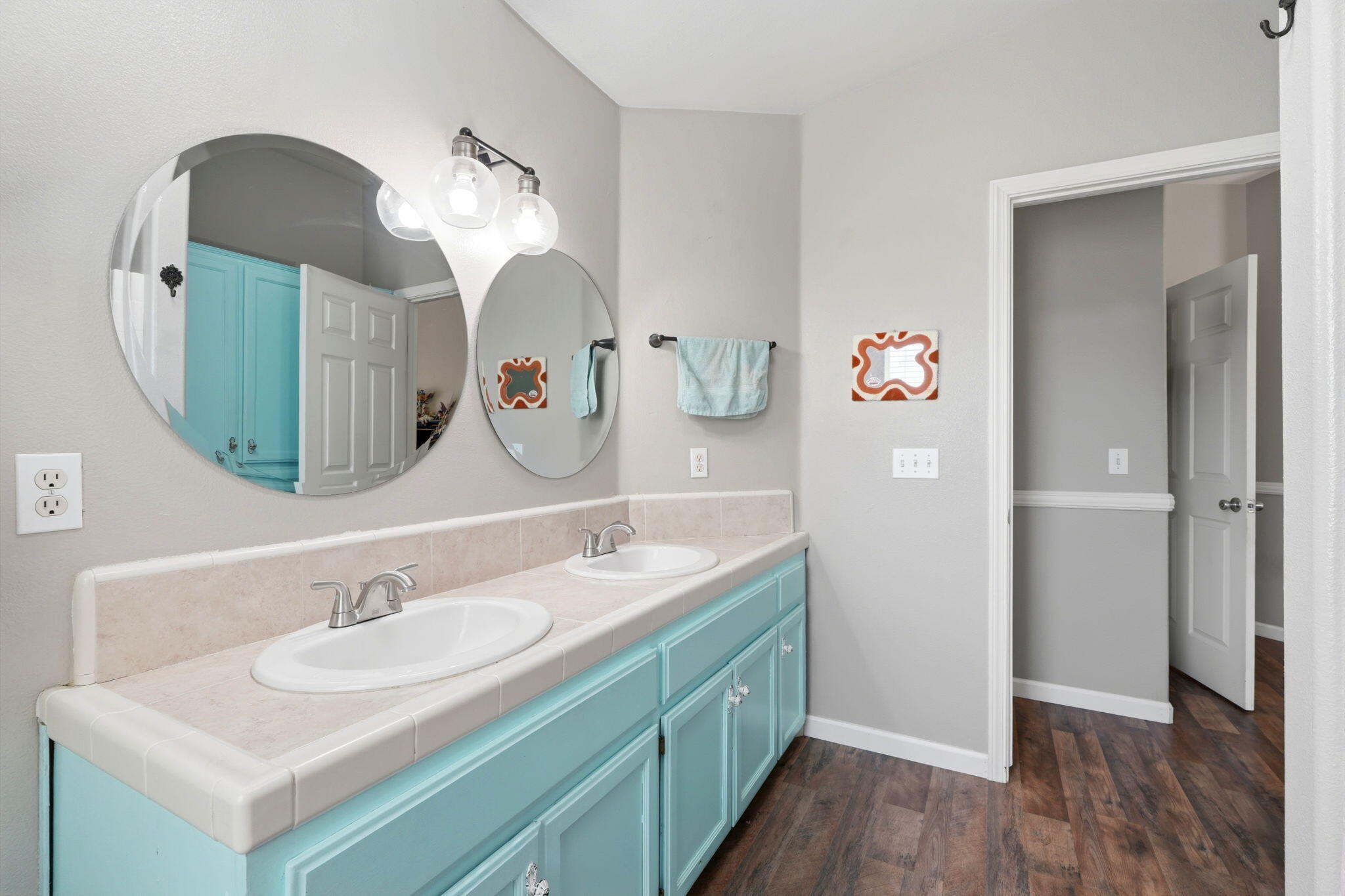 142 S Filbert Rd, Exeter, CA 93221