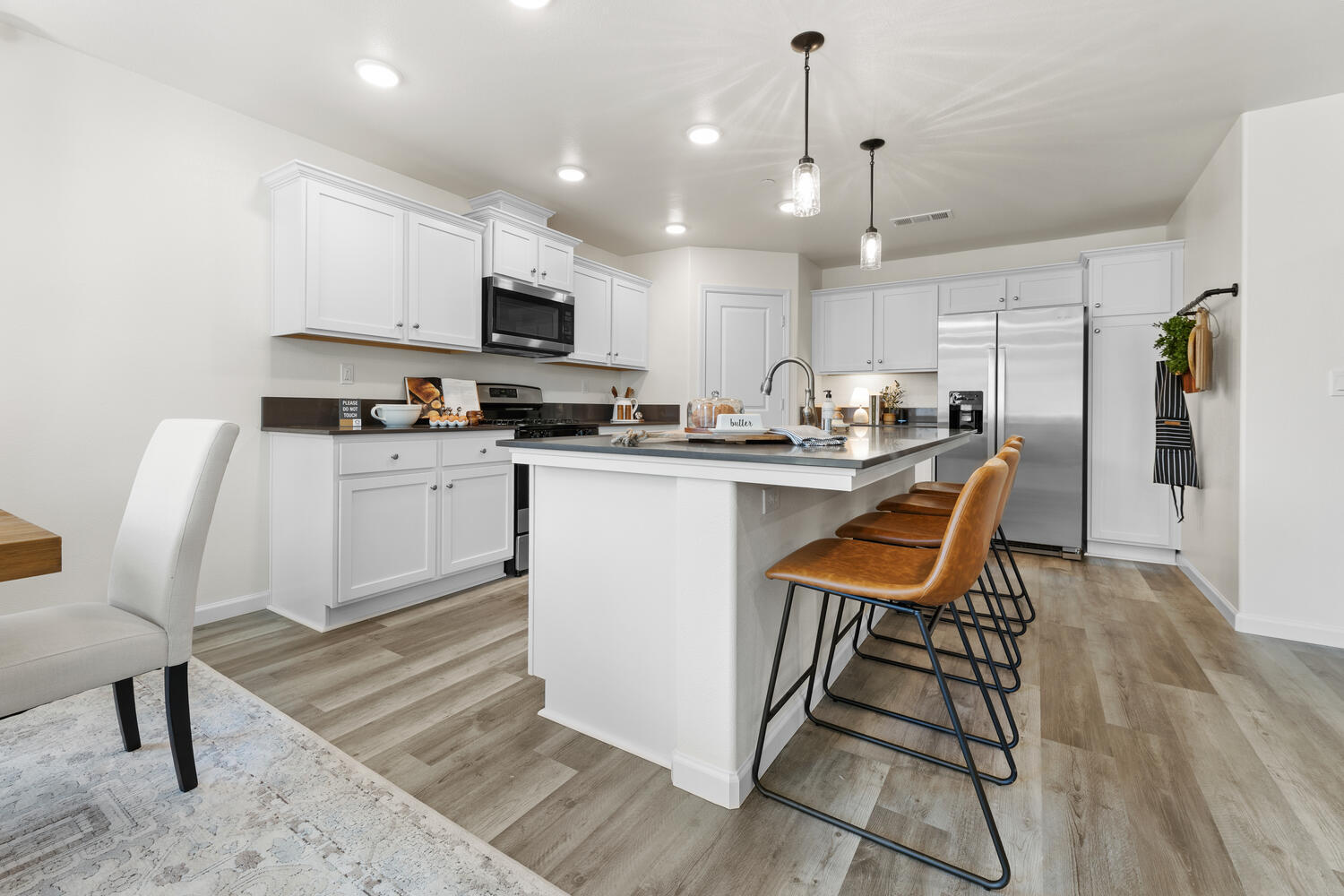 7071 Oriole Ave, Visalia, CA 93291