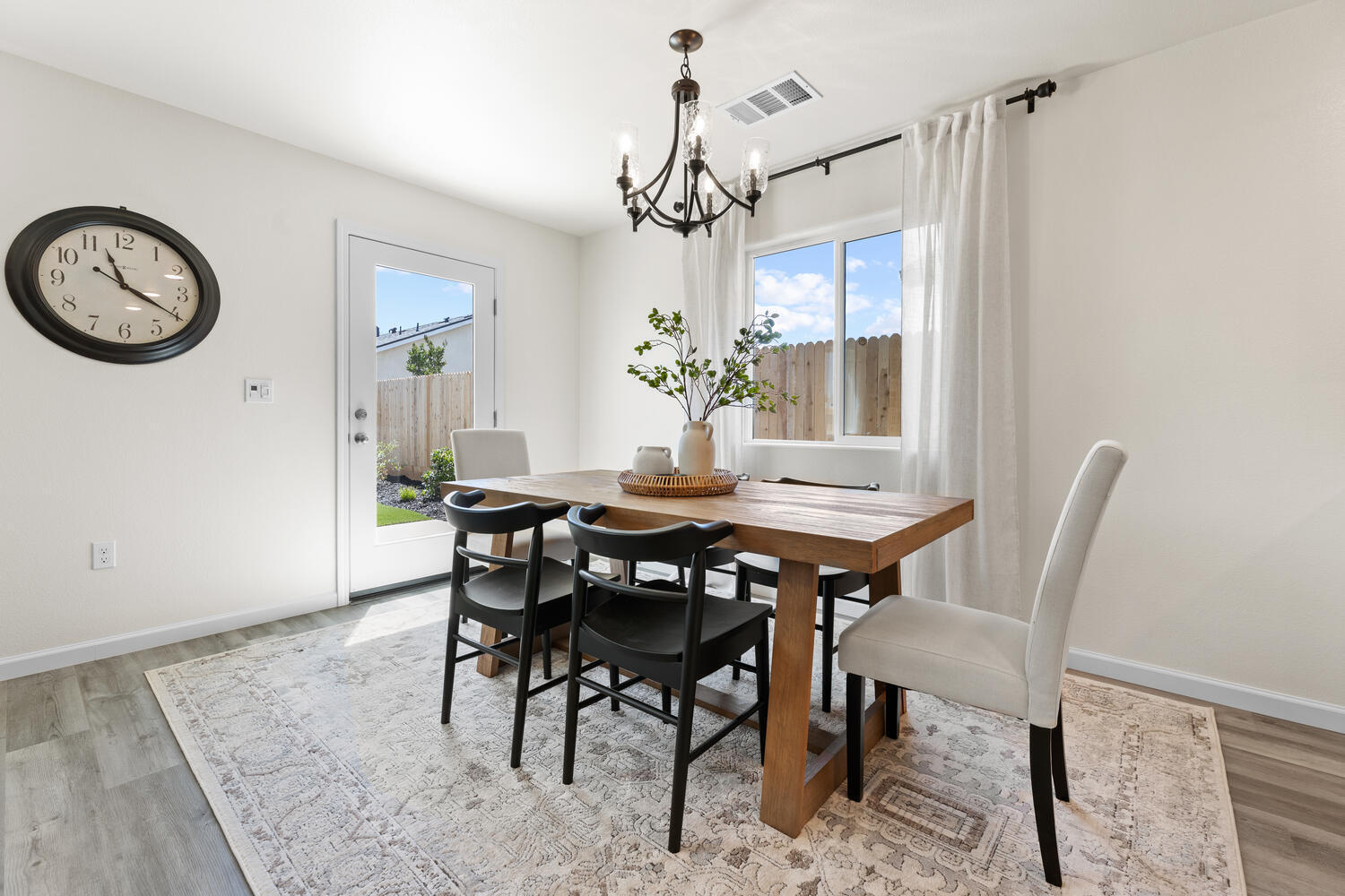 7071 Oriole Ave, Visalia, CA 93291