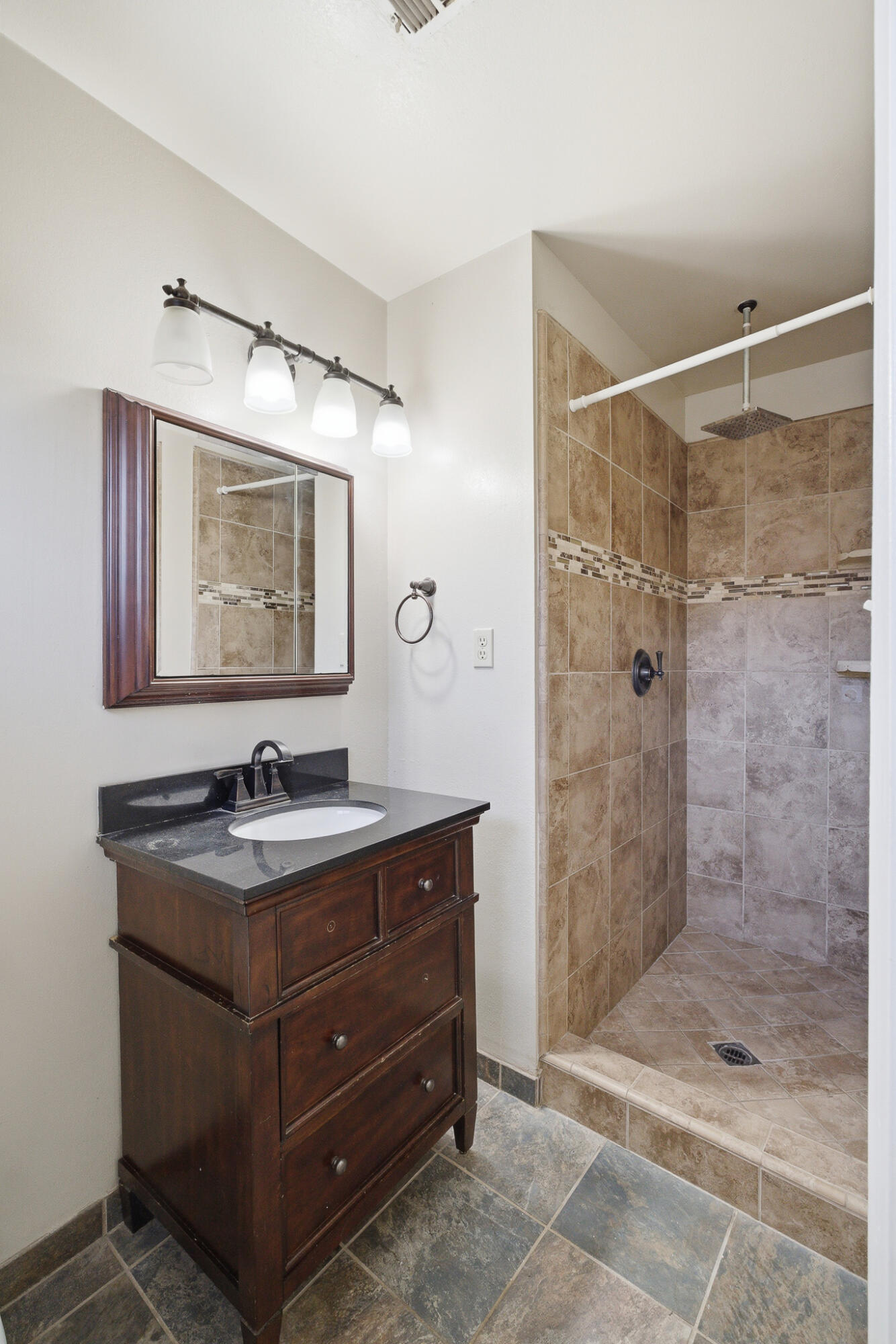 1550 Lowery St, Porterville, CA 93257