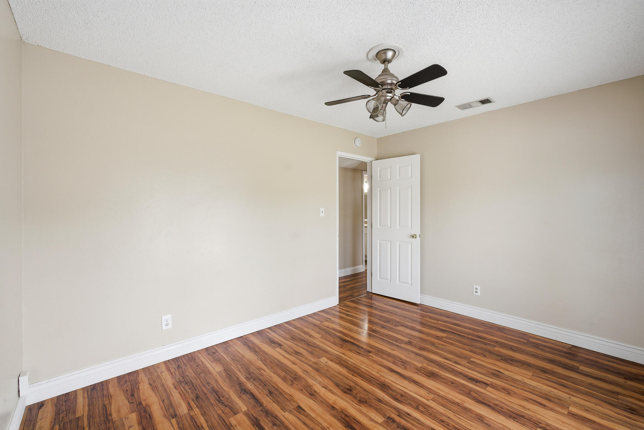 1550 Lowery St, Porterville, CA 93257