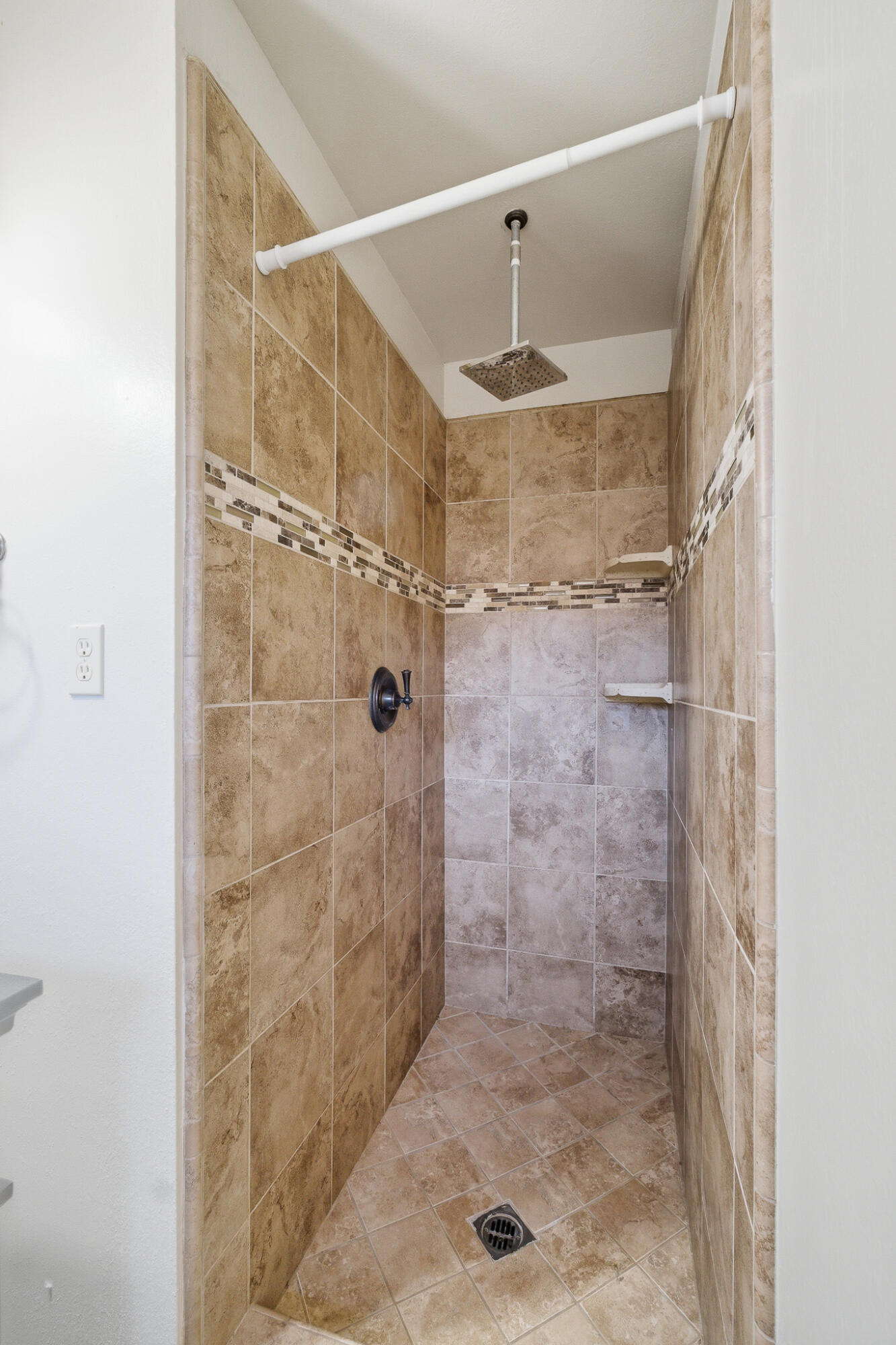 1550 Lowery St, Porterville, CA 93257