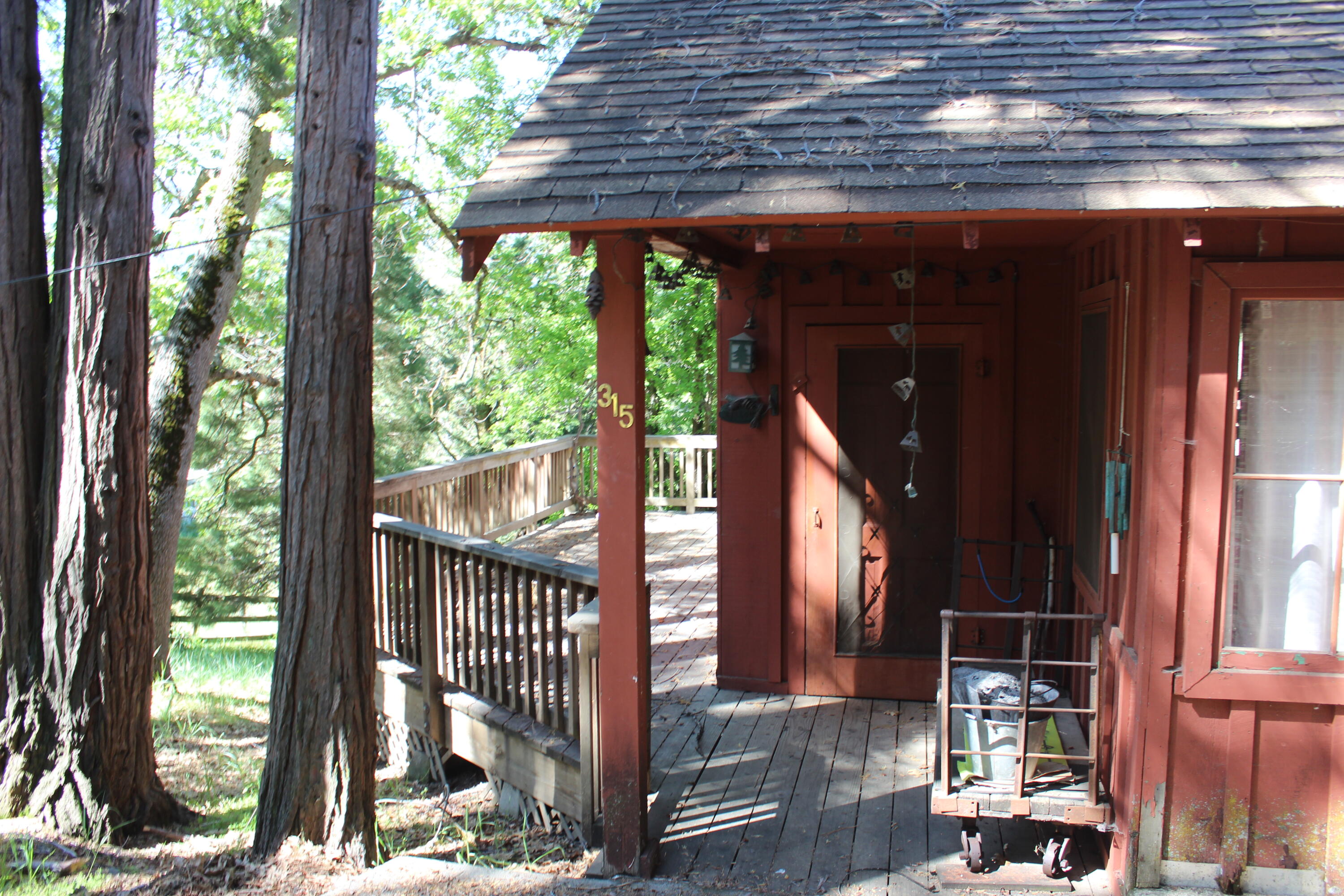 315 Grandview Dr, Springville, CA 93265