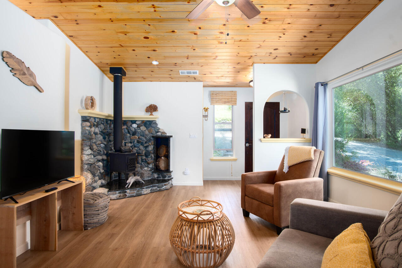 29673 Rock Creek Dr, Three Rivers, CA 93271