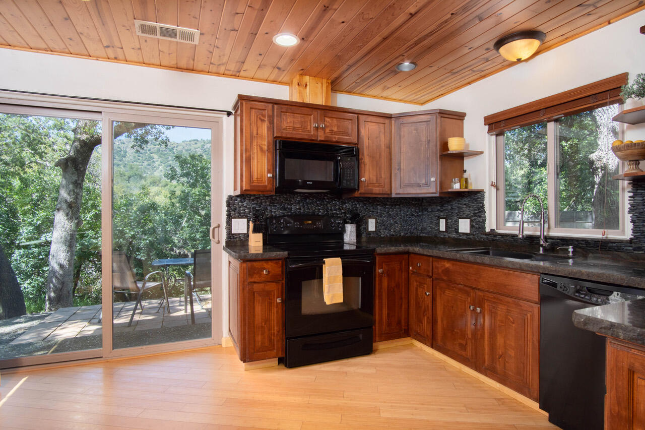 29673 Rock Creek Dr, Three Rivers, CA 93271