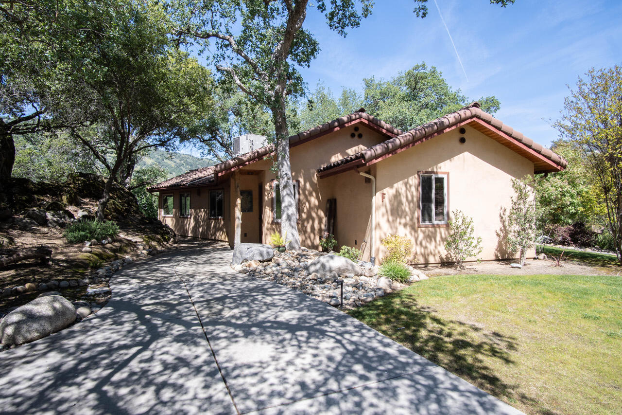 29673 Rock Creek Dr, Three Rivers, CA 93271