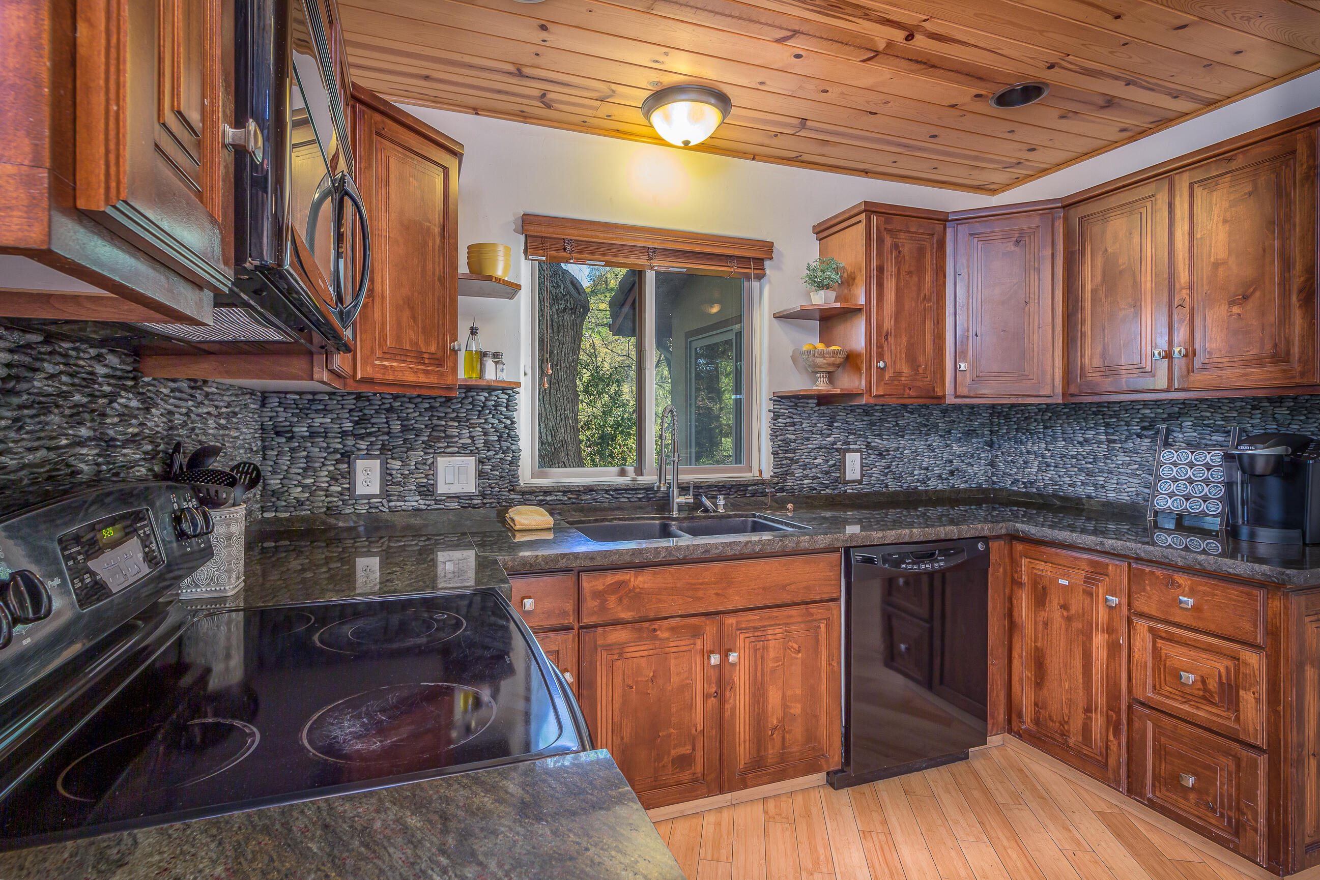 29673 Rock Creek Dr, Three Rivers, CA 93271