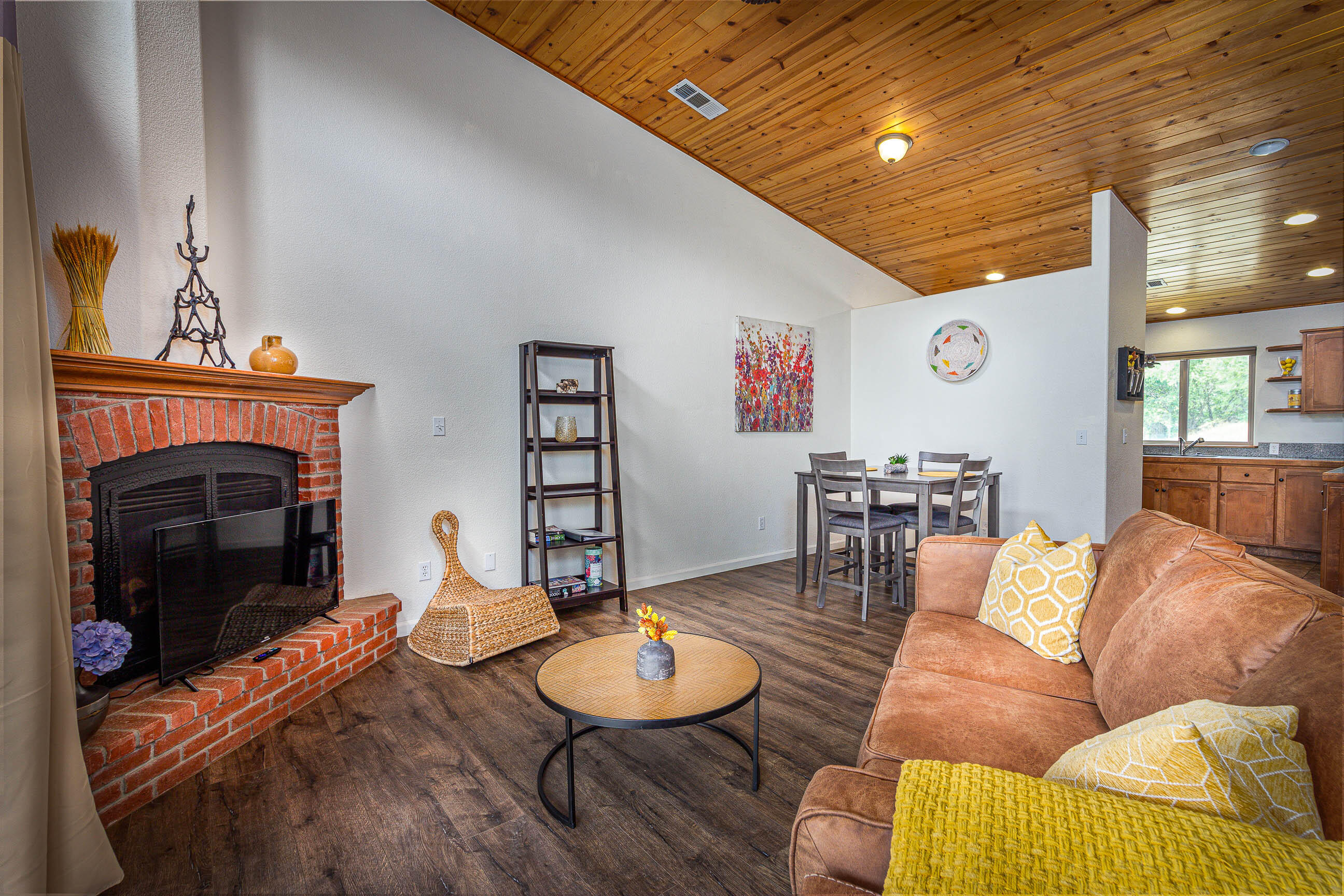 29673 Rock Creek Dr, Three Rivers, CA 93271