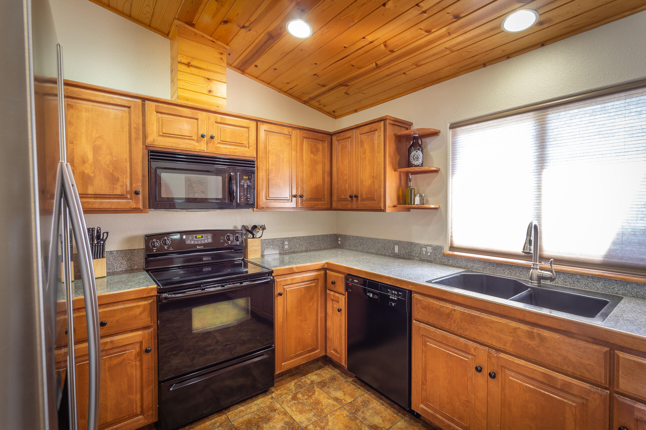 29673 Rock Creek Dr, Three Rivers, CA 93271