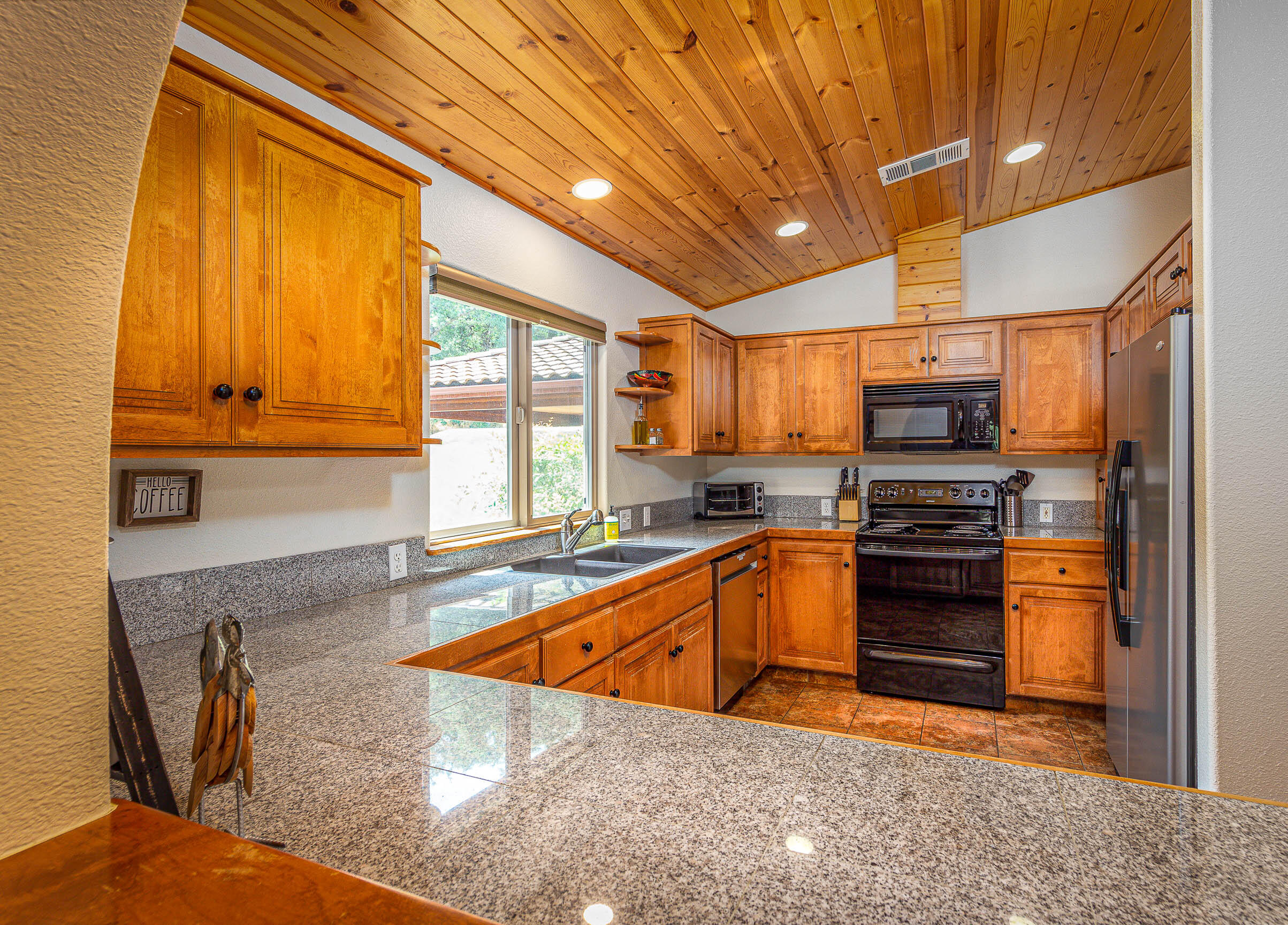 29673 Rock Creek Dr, Three Rivers, CA 93271